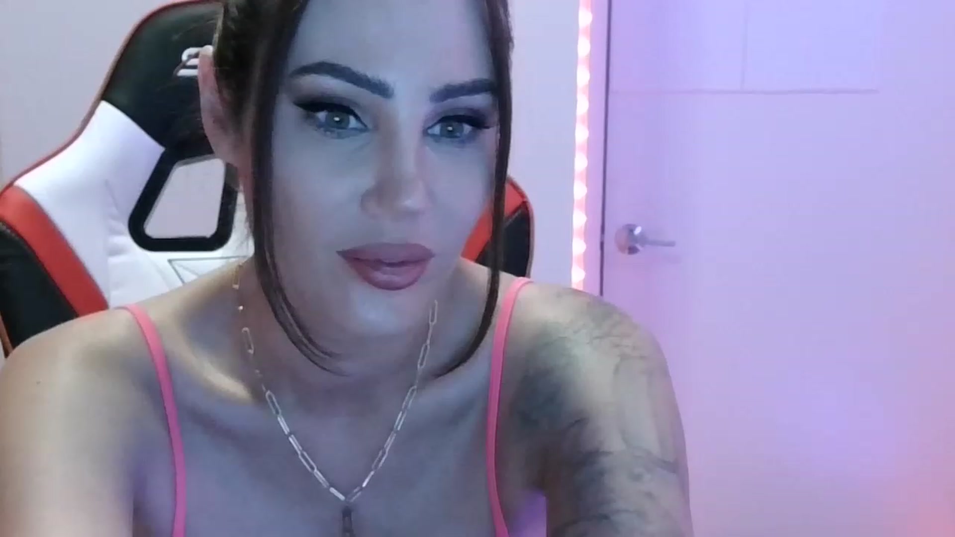 Gallery image thumbnail from EstelleVue's myfreecams stream on, 03/02/2023, 24:01 image 20 of 20