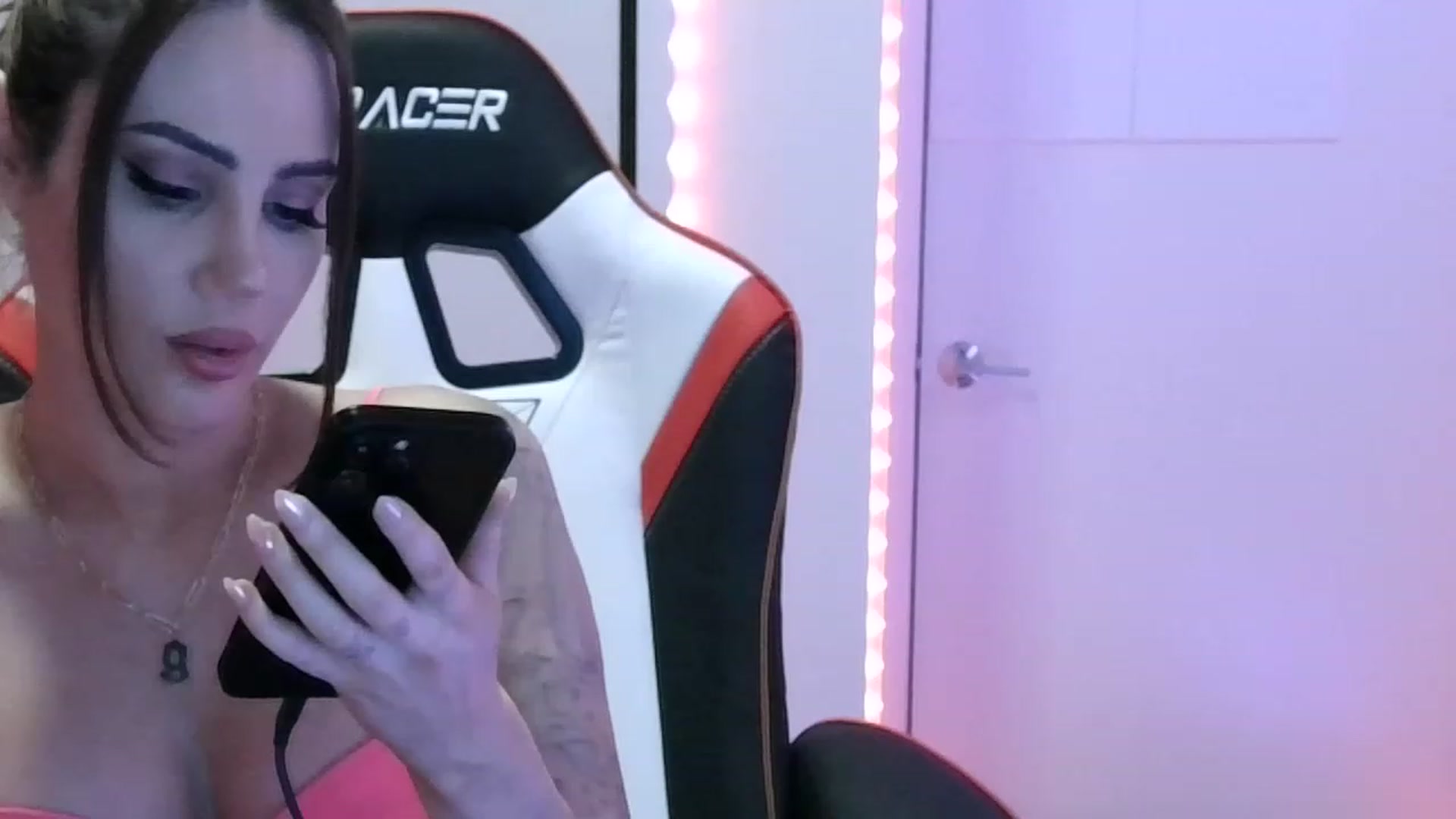 Gallery image thumbnail from EstelleVue's myfreecams stream on, 03/02/2023, 24:19 image 15 of 20
