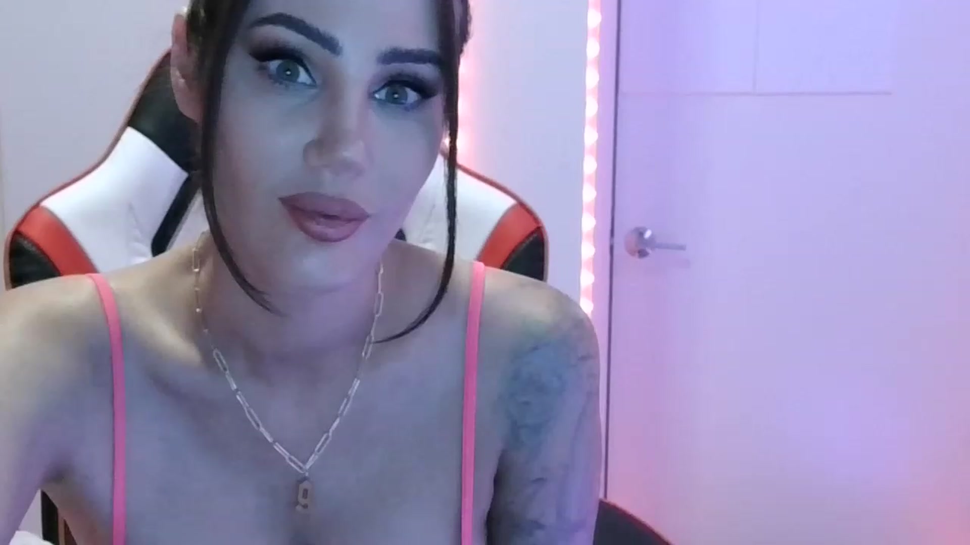Gallery image thumbnail from EstelleVue's myfreecams stream on, 03/02/2023, 24:19 image 9 of 20