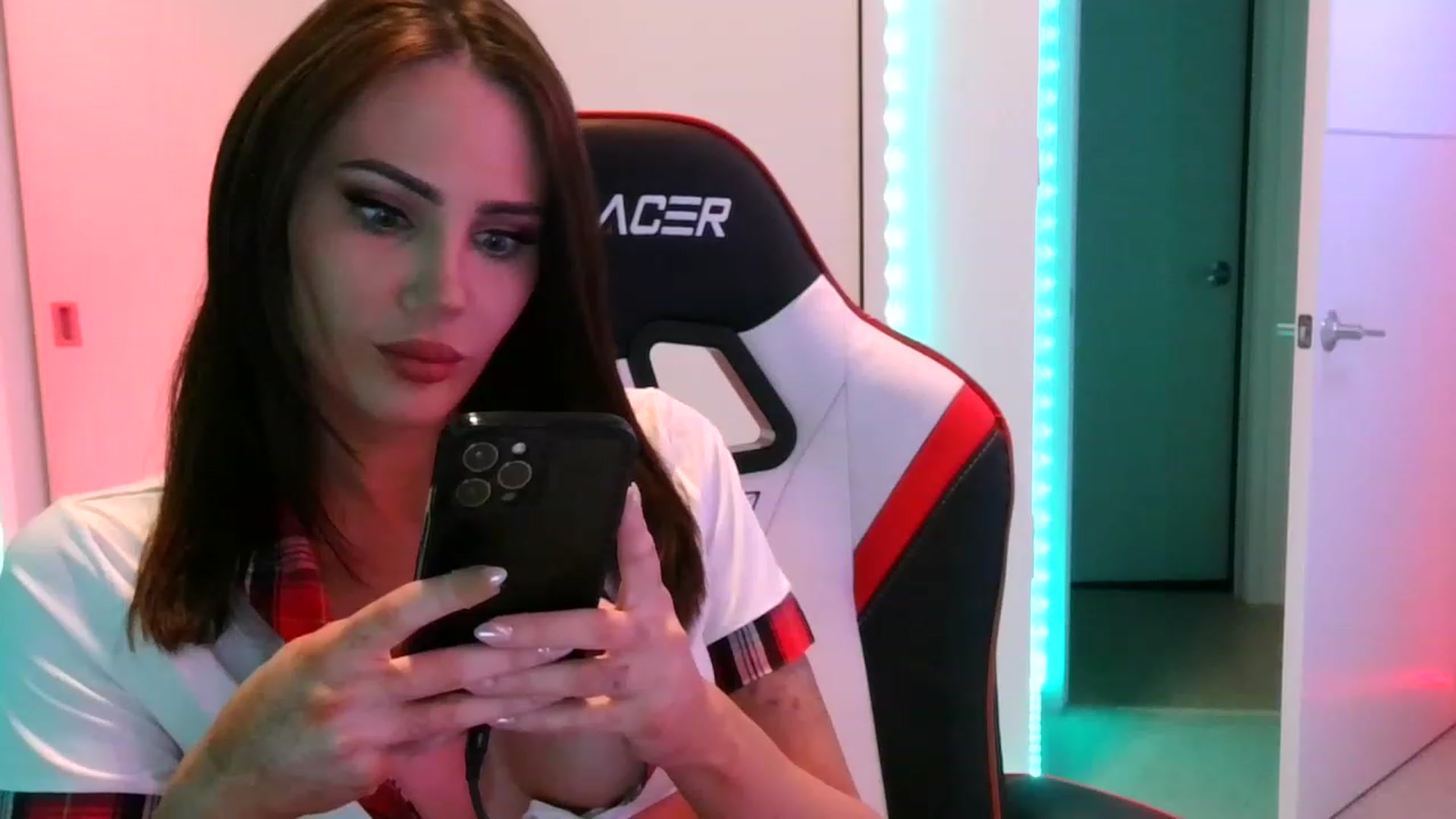 Gallery image thumbnail from EstelleVue's myfreecams stream on, 03/05/2023, 24:01 image 9 of 20