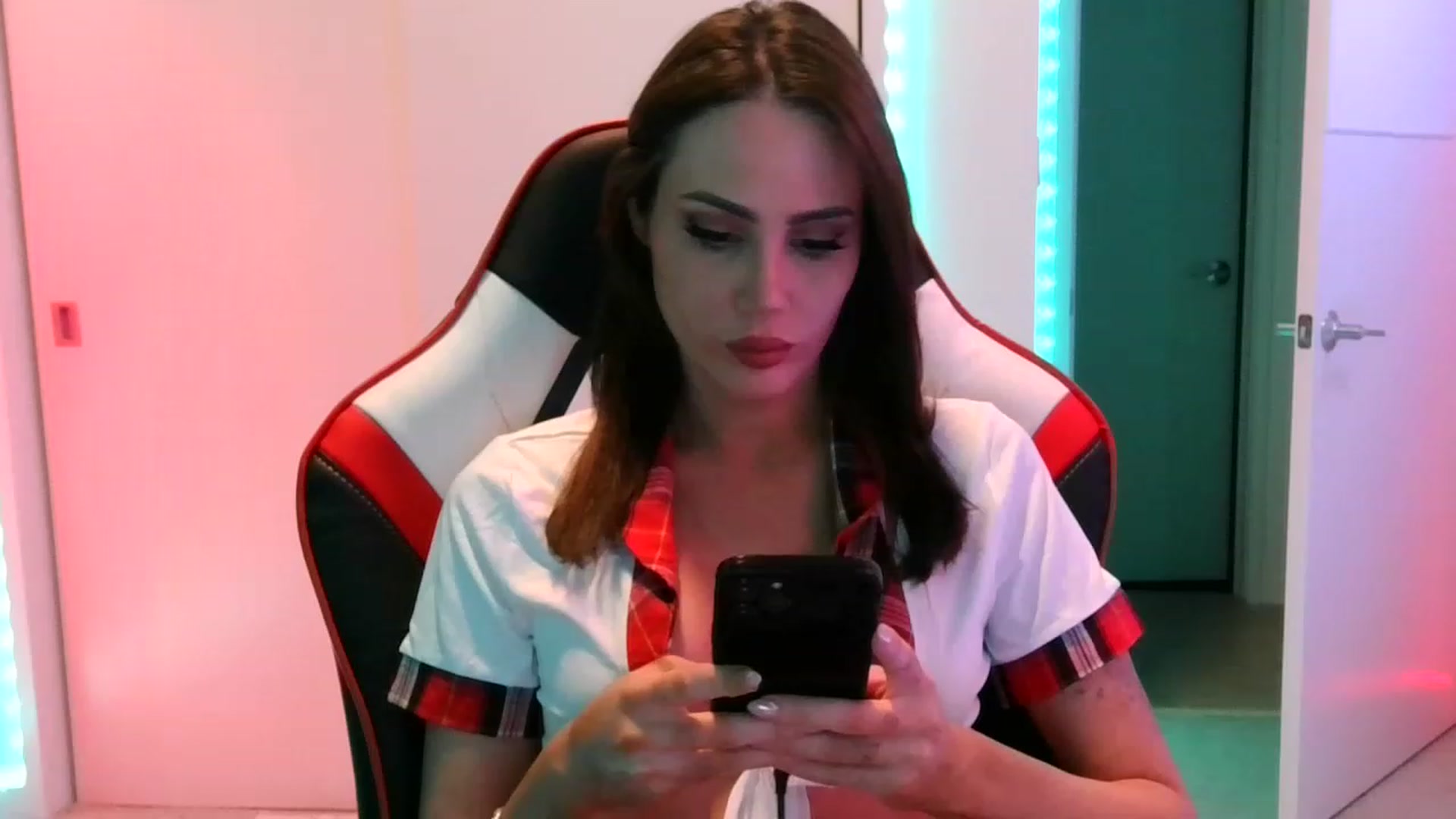 Gallery image thumbnail from EstelleVue's myfreecams stream on, 03/05/2023, 24:01 image 11 of 20