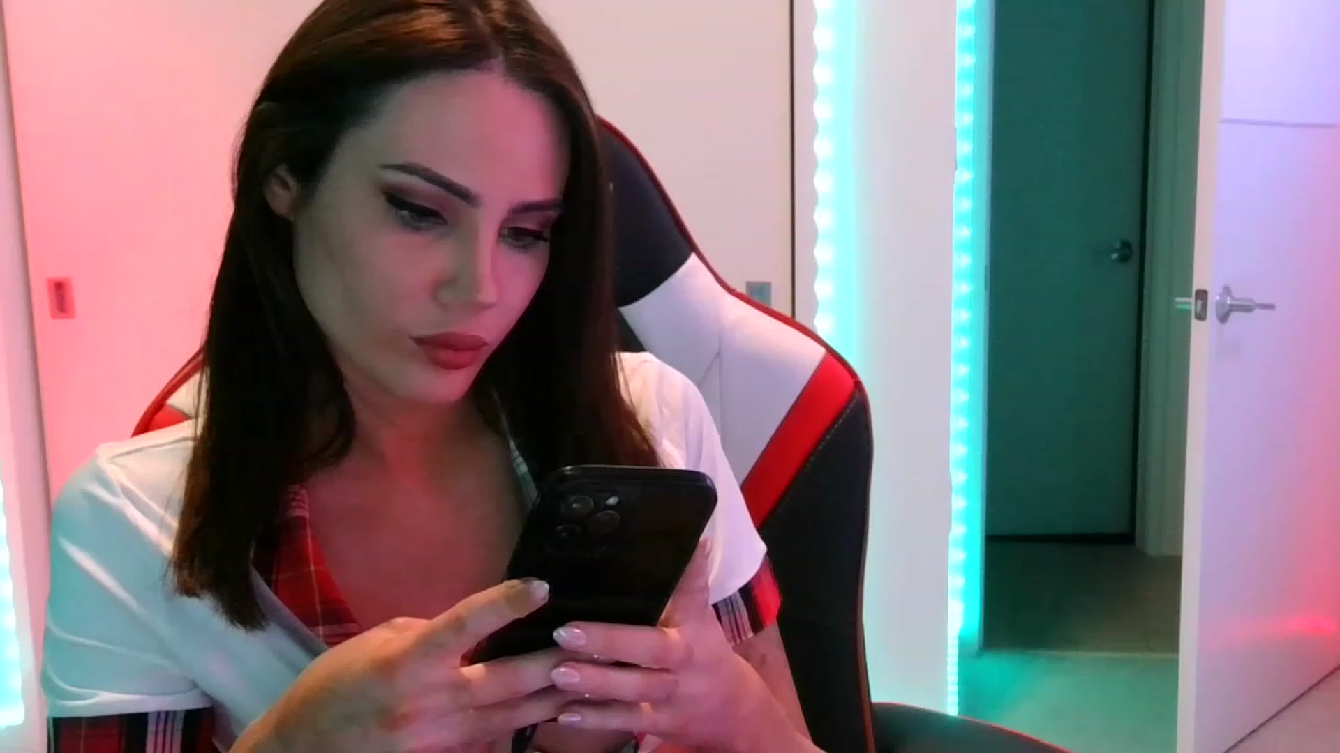 Gallery image thumbnail from EstelleVue's myfreecams stream on, 03/05/2023, 24:01 image 14 of 20