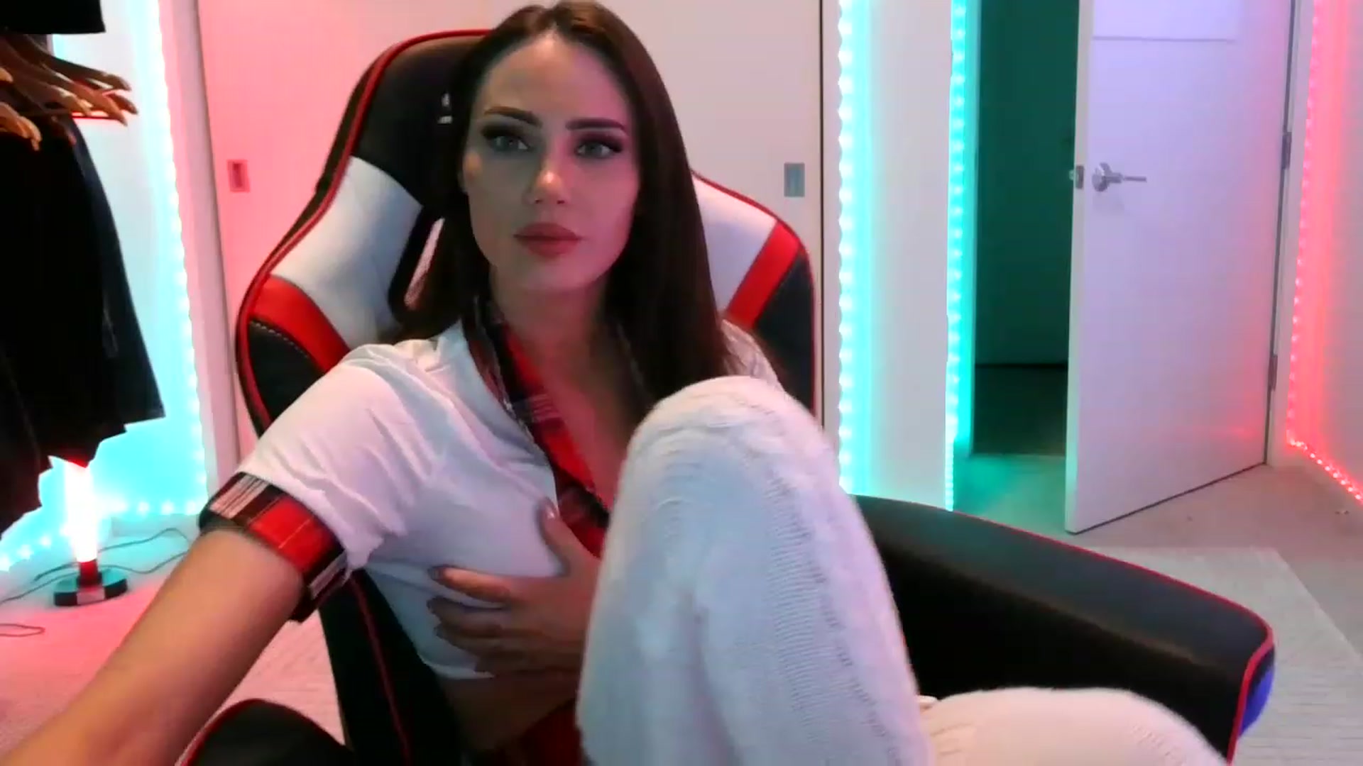 Gallery image thumbnail from EstelleVue's myfreecams stream on, 03/05/2023, 01:50 image 16 of 20