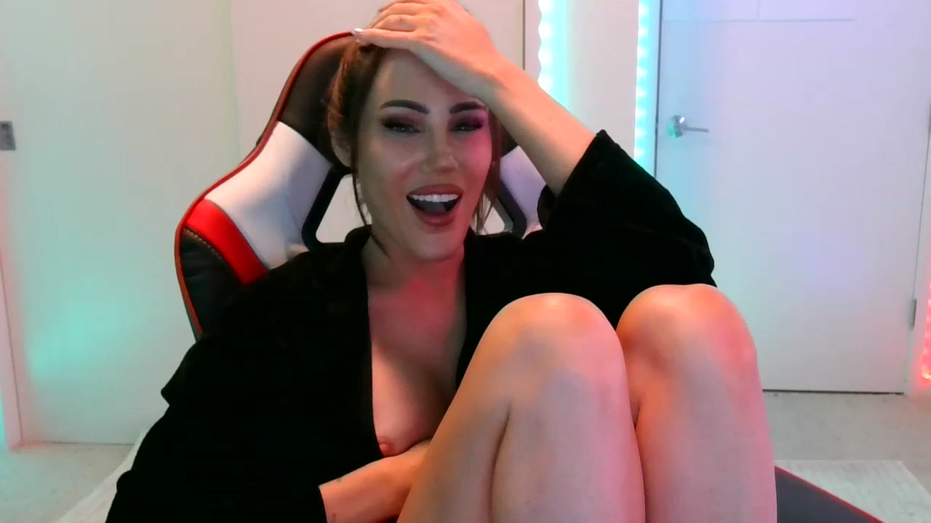 Gallery image thumbnail from EstelleVue's myfreecams stream on, 03/07/2023, 03:00 image 12 of 20