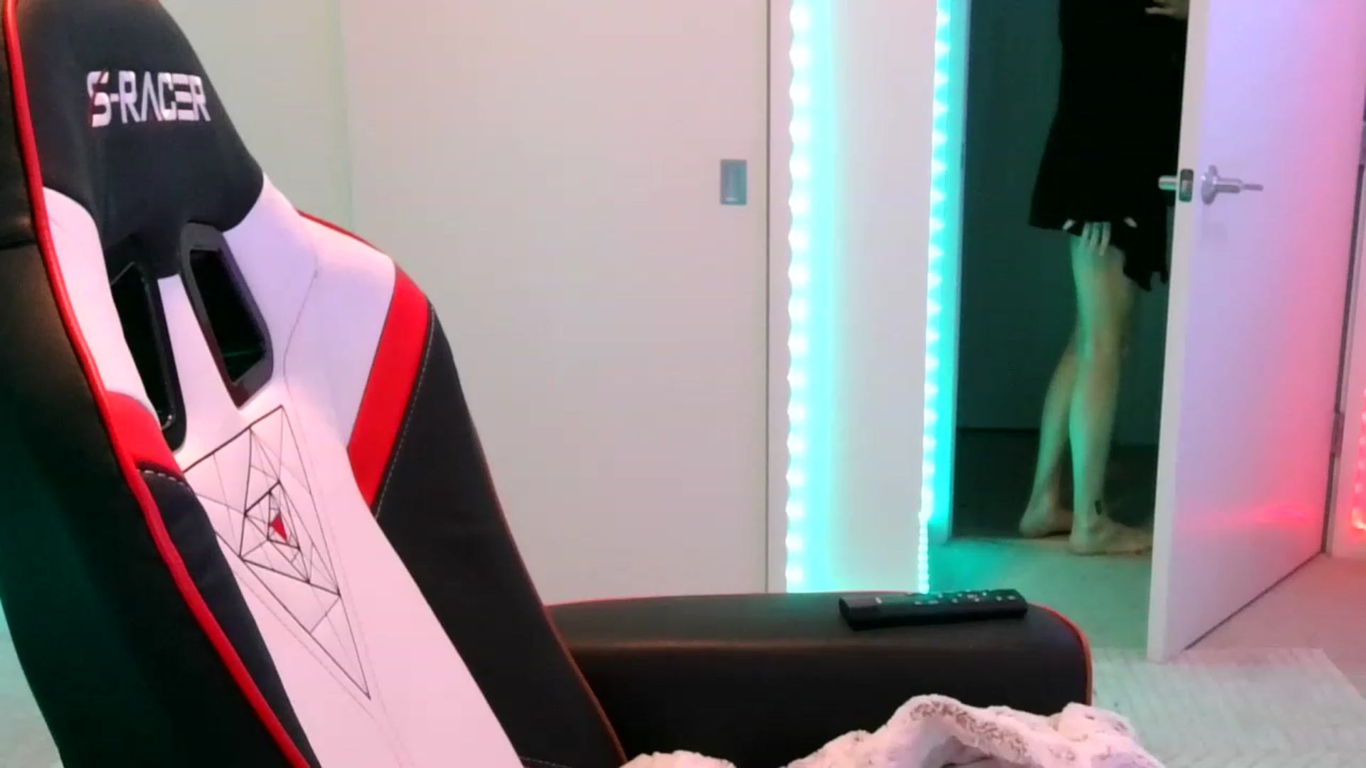 Gallery image thumbnail from EstelleVue's myfreecams stream on, 03/07/2023, 03:00 image 18 of 20