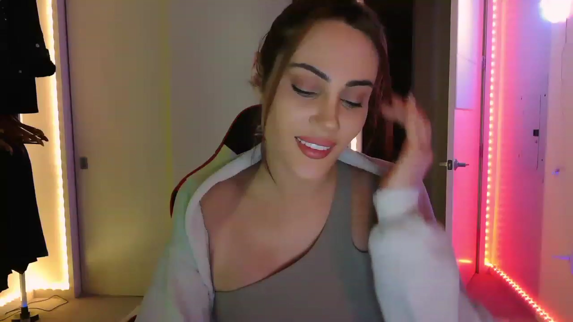 Gallery image thumbnail from EstelleVue's myfreecams stream on, 03/13/2023, 11:46 image 16 of 20