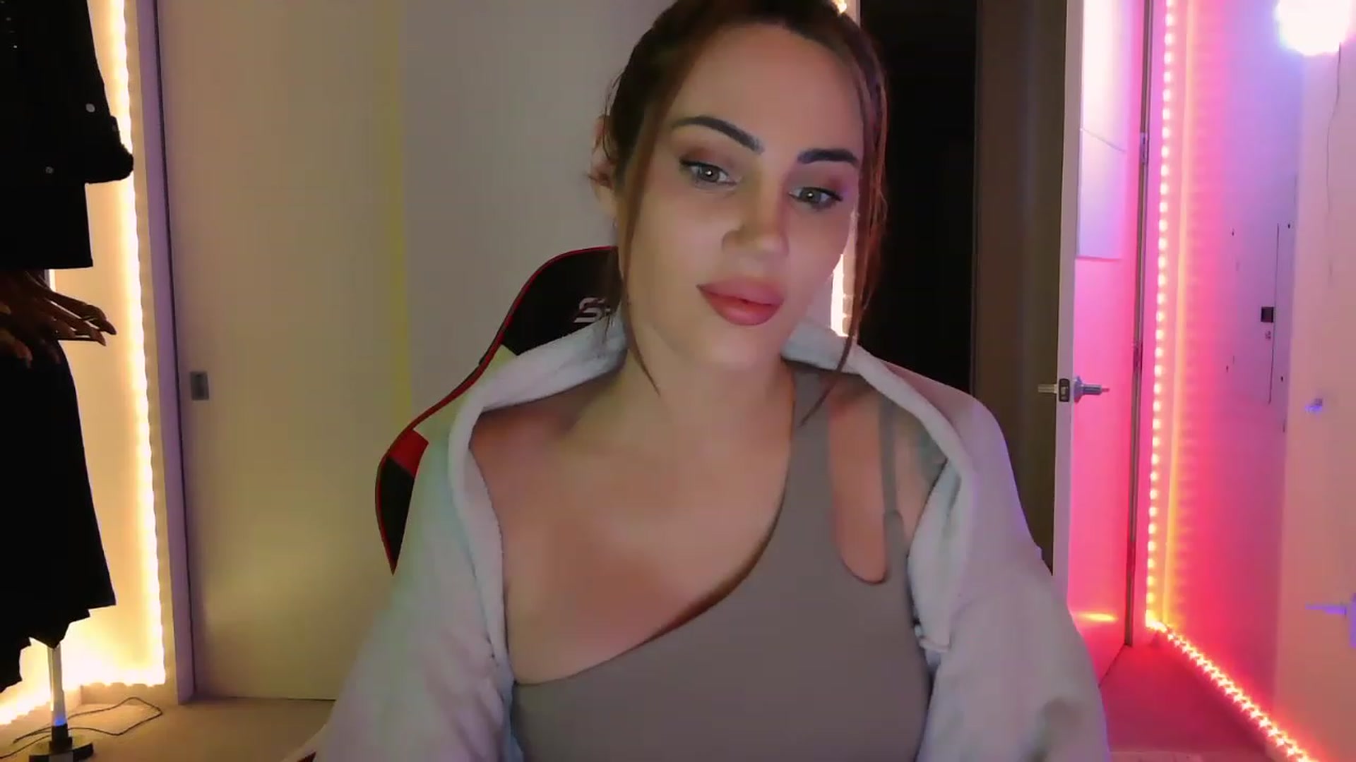 Gallery image thumbnail from EstelleVue's myfreecams stream on, 03/13/2023, 11:46 image 12 of 20