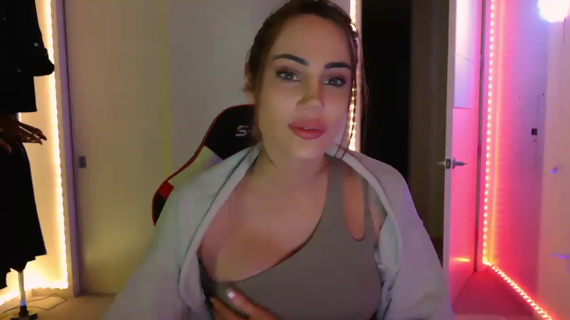 Gallery image thumbnail from EstelleVue's myfreecams stream on, 03/13/2023, 11:46 image 20 of 20