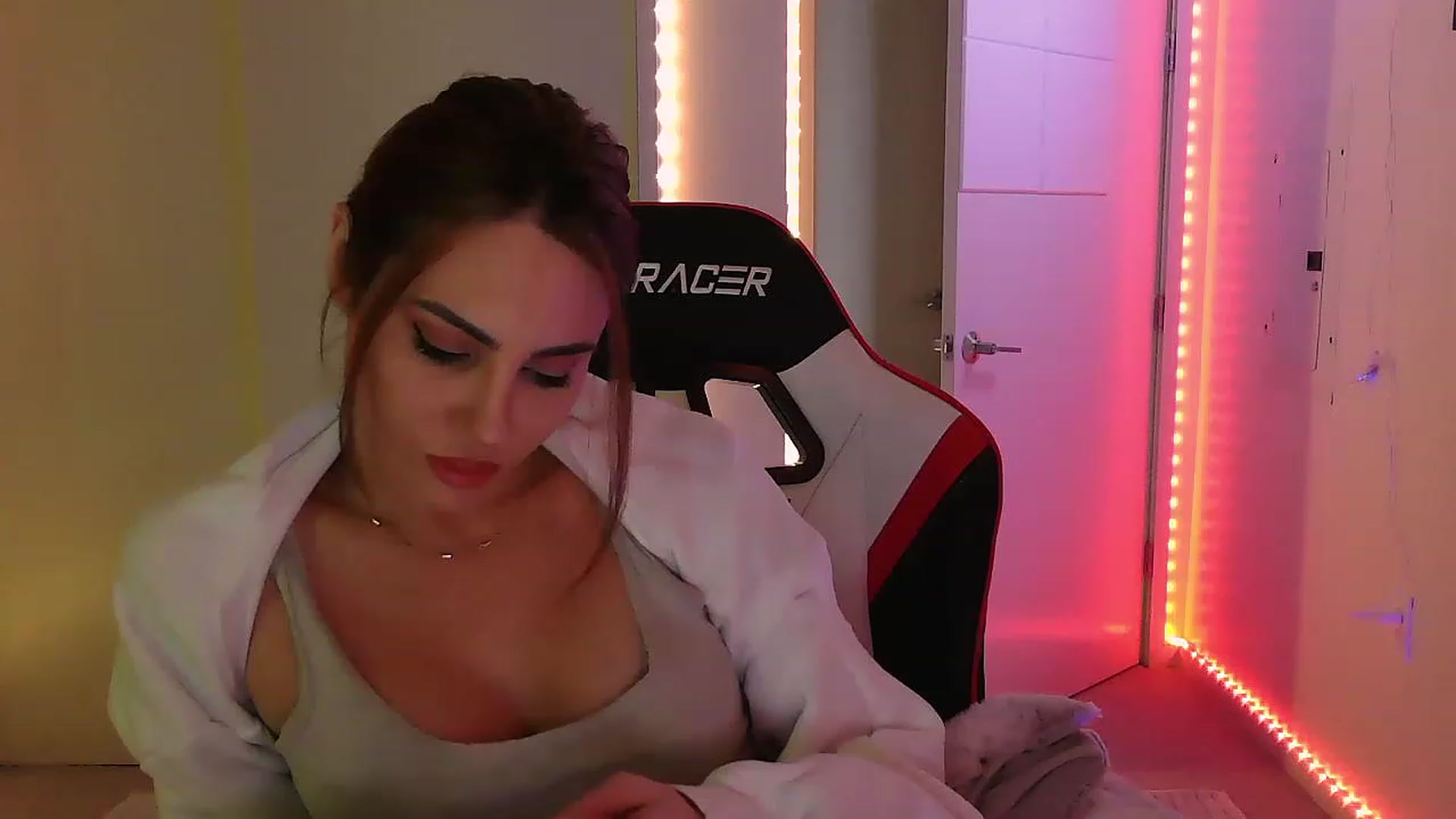Gallery image thumbnail from EstelleVue's myfreecams stream on, 03/20/2023, 15:59 image 7 of 20
