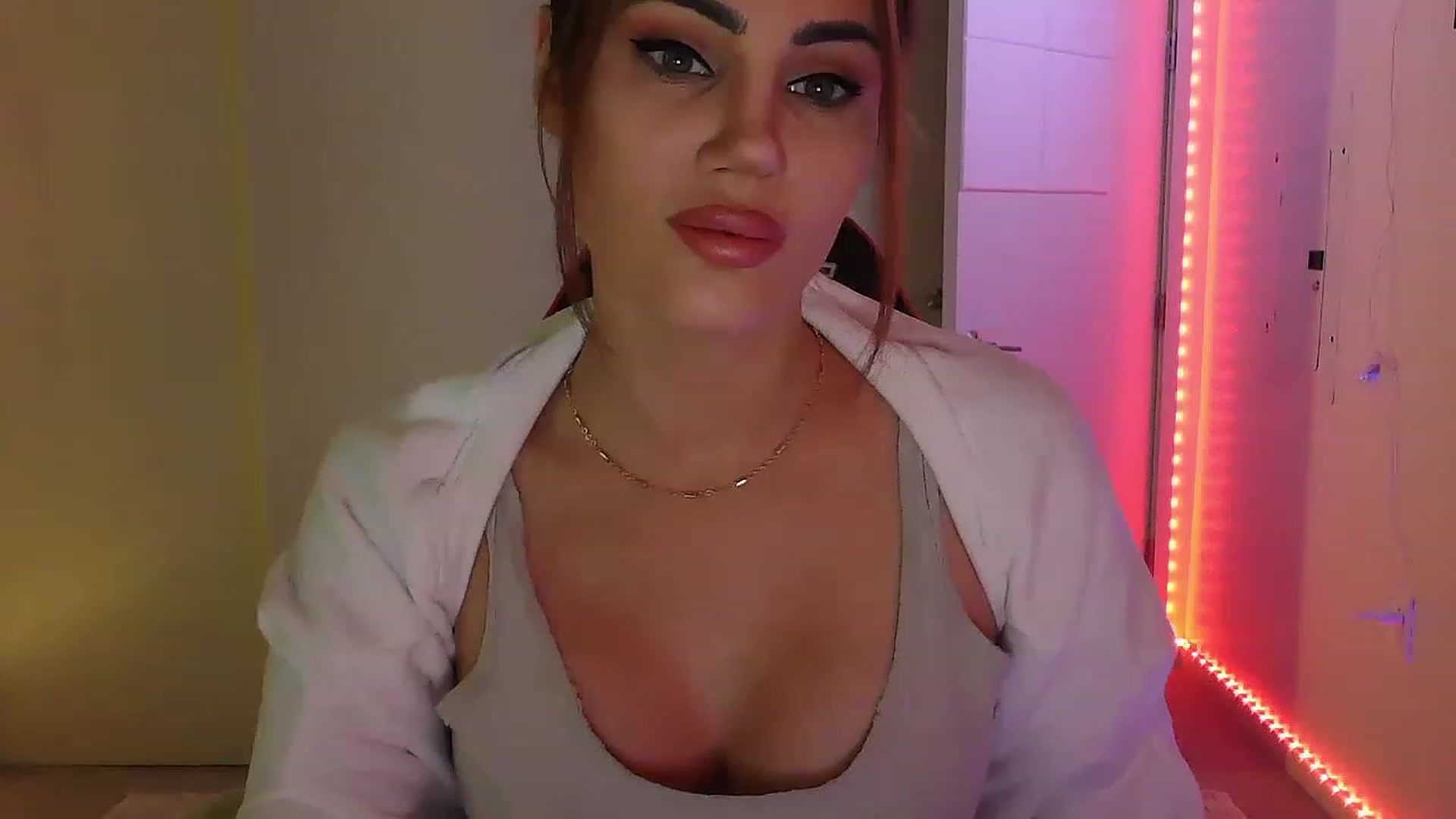 Gallery image thumbnail from EstelleVue's myfreecams stream on, 03/20/2023, 15:59 image 17 of 20