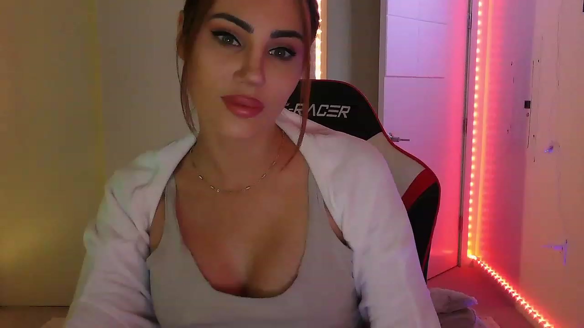 Gallery image thumbnail from EstelleVue's myfreecams stream on, 03/20/2023, 15:59 image 14 of 20