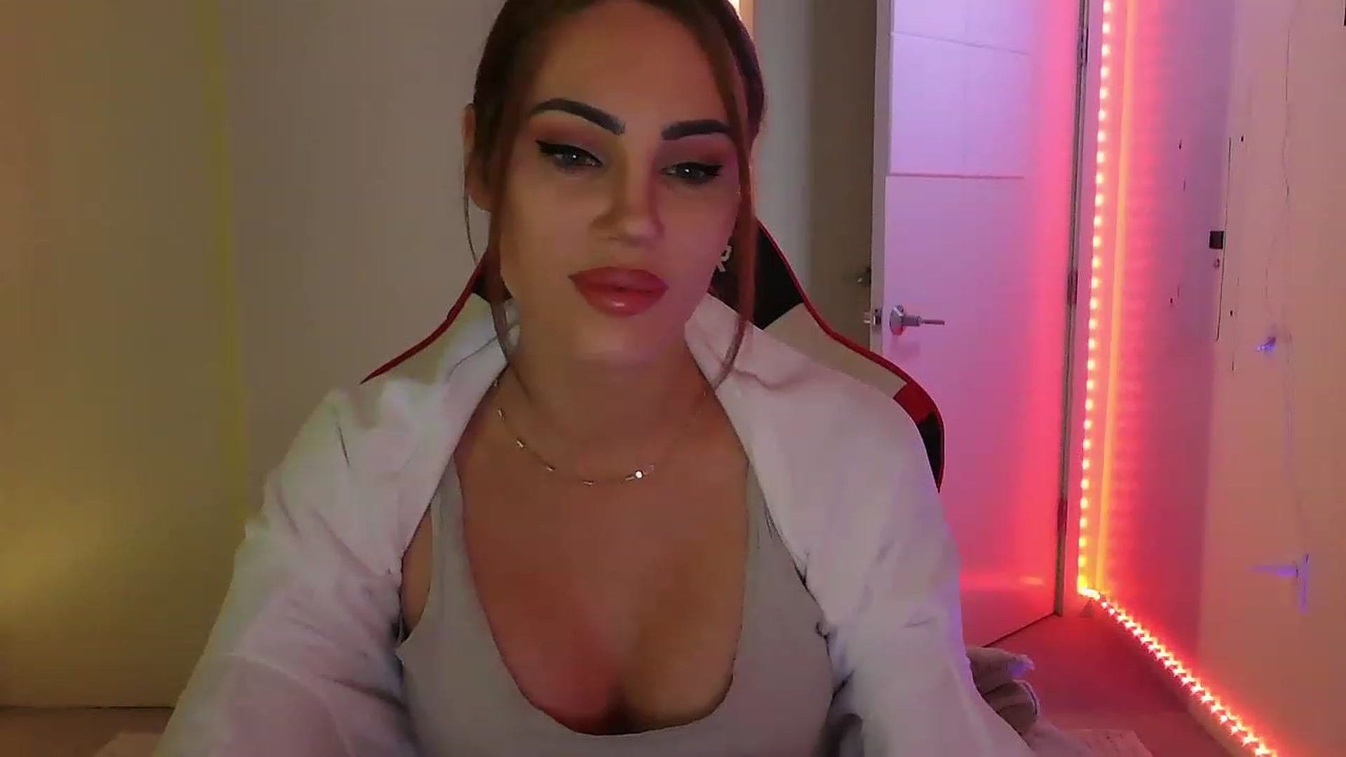 Gallery image thumbnail from EstelleVue's myfreecams stream on, 03/20/2023, 15:59 image 6 of 20