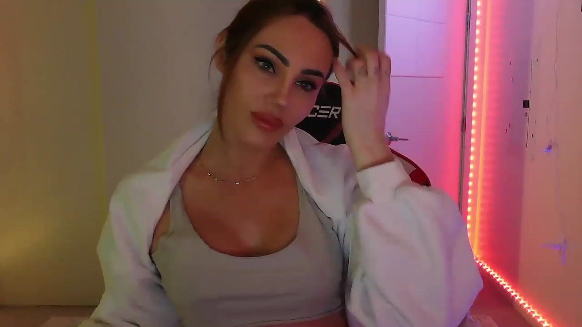 Gallery image thumbnail from EstelleVue's myfreecams stream on, 03/20/2023, 15:59 image 4 of 20
