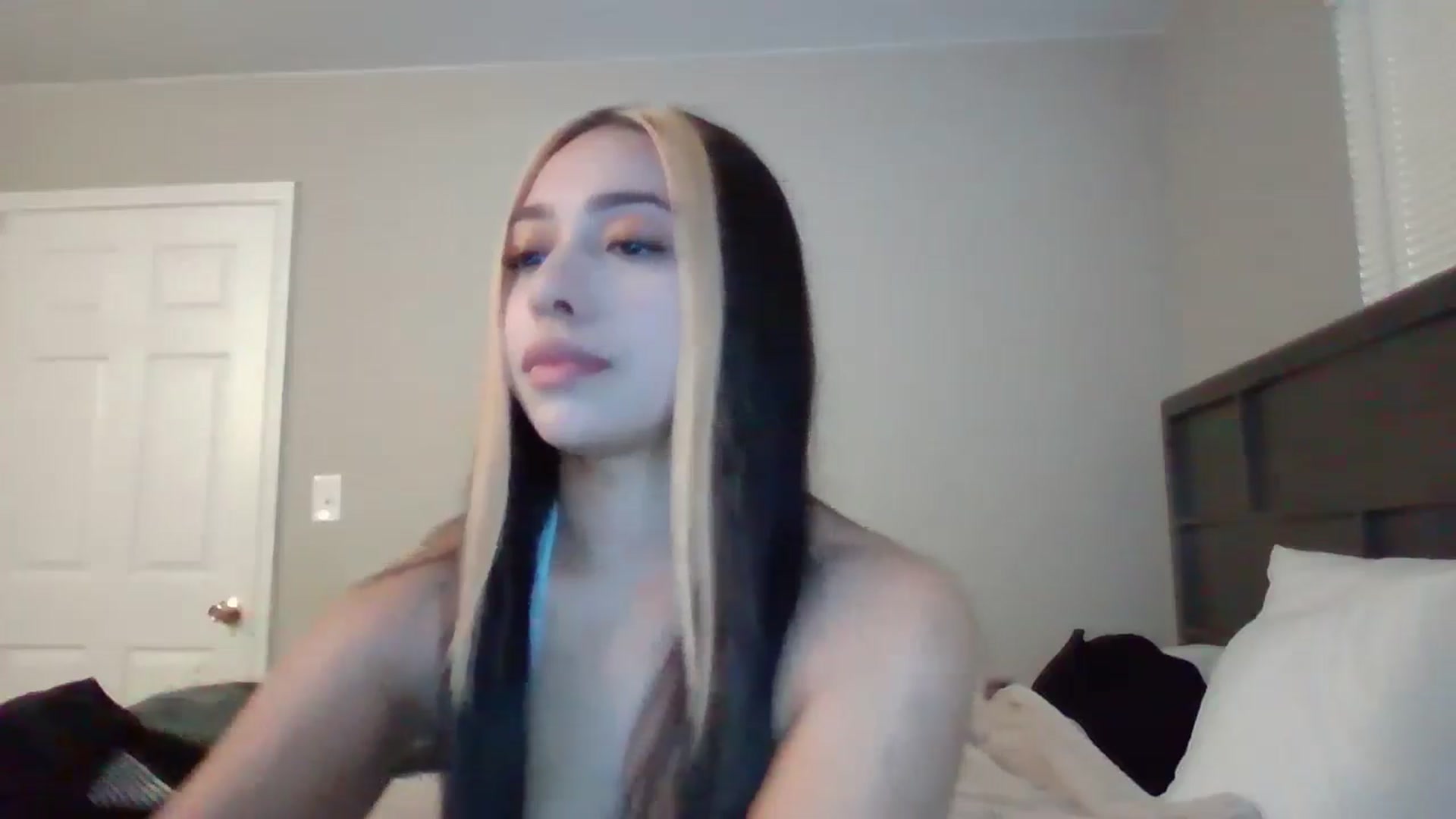 Gallery image thumbnail from Estelxo's myfreecams stream on, 08/26/2024, 08:55 image 8 of 20