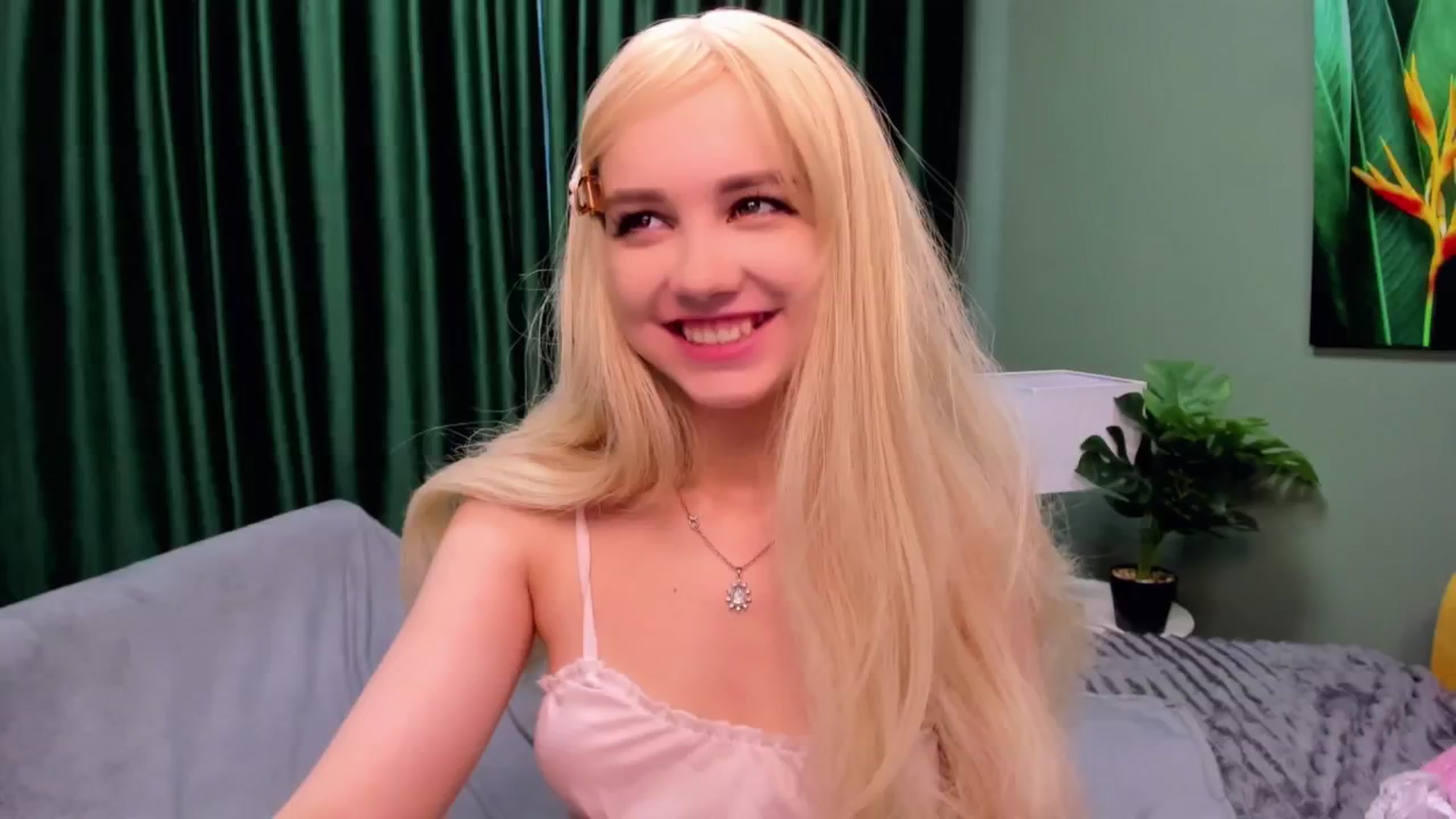 Gallery image thumbnail from EsterCandy's myfreecams stream on, 06/30/2025, 17:18 image 18 of 20