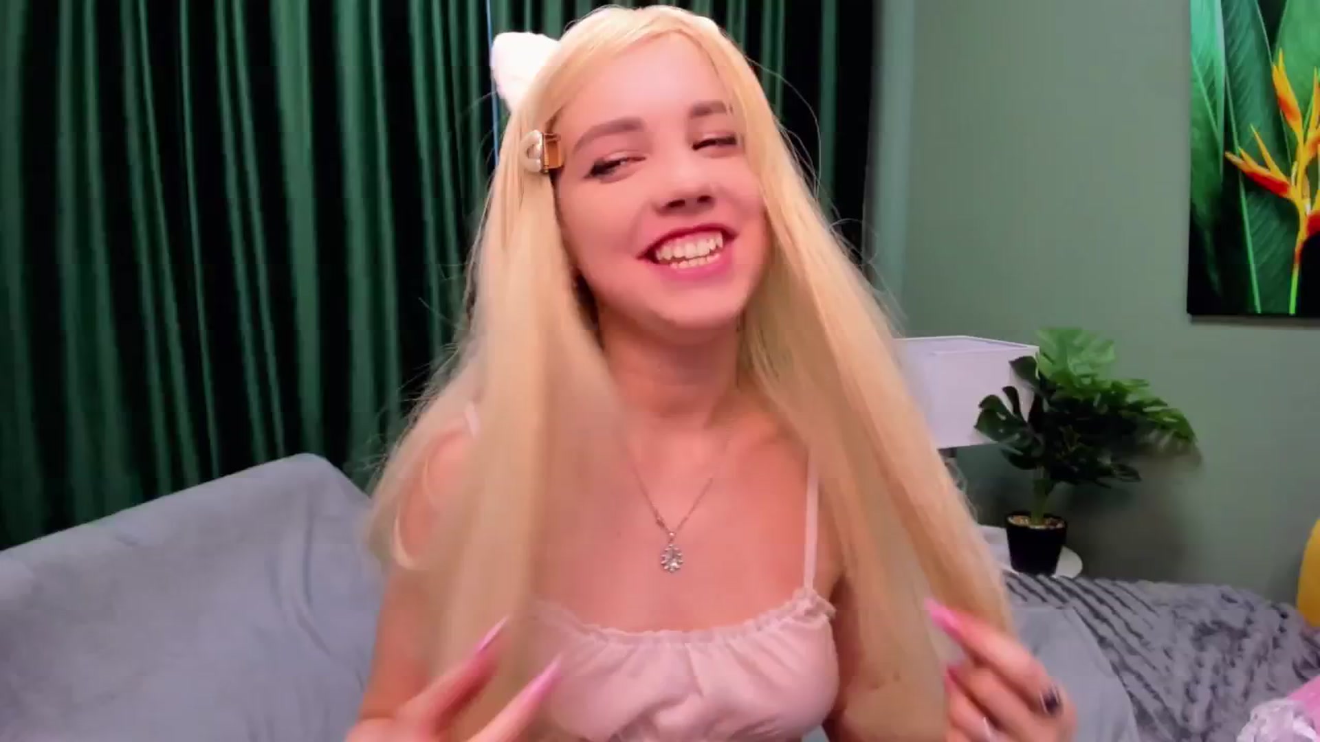 Gallery image thumbnail from EsterCandy's myfreecams stream on, 06/30/2025, 17:18 image 14 of 20