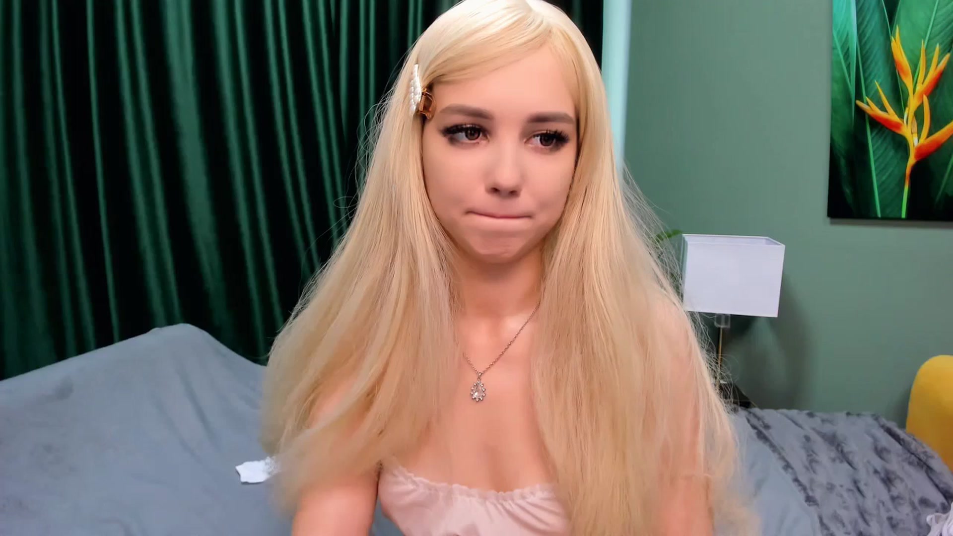 Gallery image thumbnail from EsterCandy's myfreecams stream on, 07/06/2025, 14:21 image 12 of 20