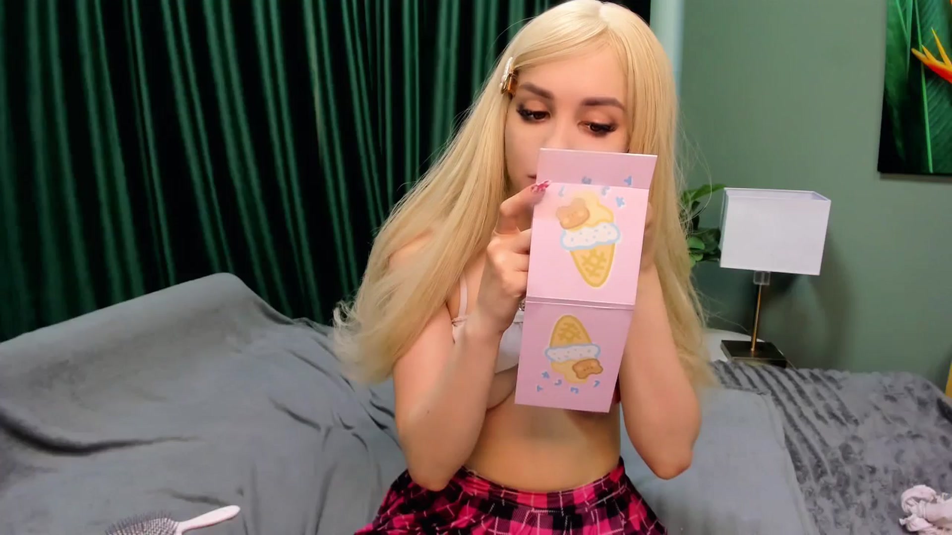 Gallery image thumbnail from EsterCandy's myfreecams stream on, 07/07/2025, 16:07 image 13 of 20