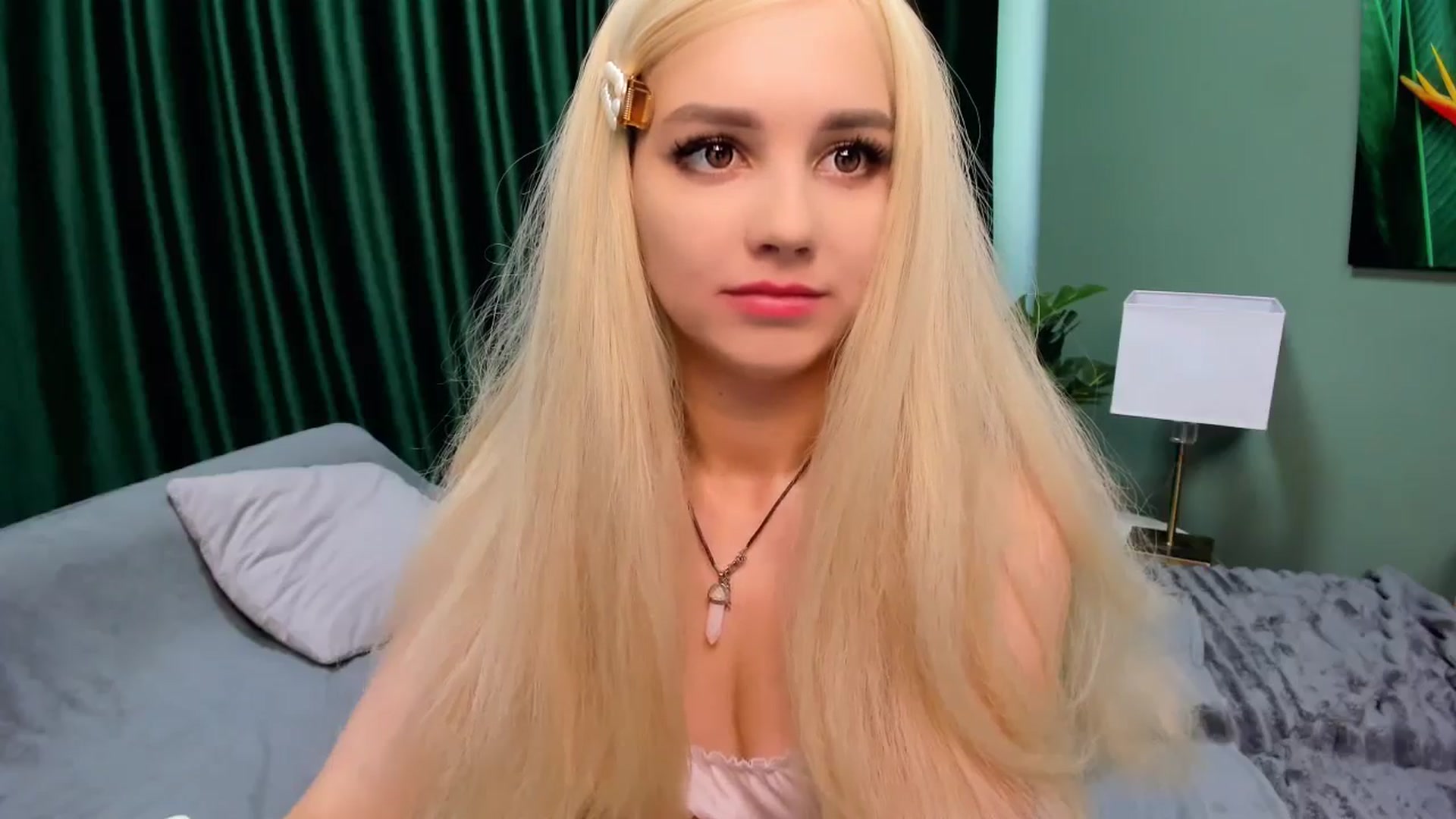 Gallery image thumbnail from EsterCandy's myfreecams stream on, 07/15/2025, 14:49 image 8 of 20