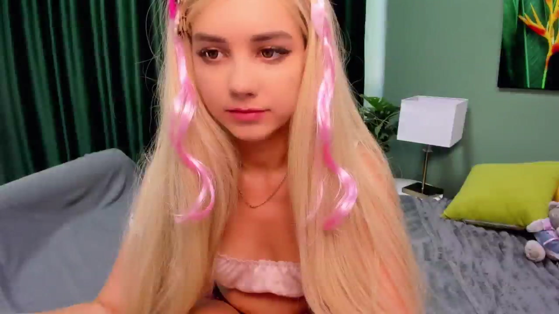 Gallery image thumbnail from EsterCandy's myfreecams stream on, 08/09/2025, 14:29 image 18 of 20