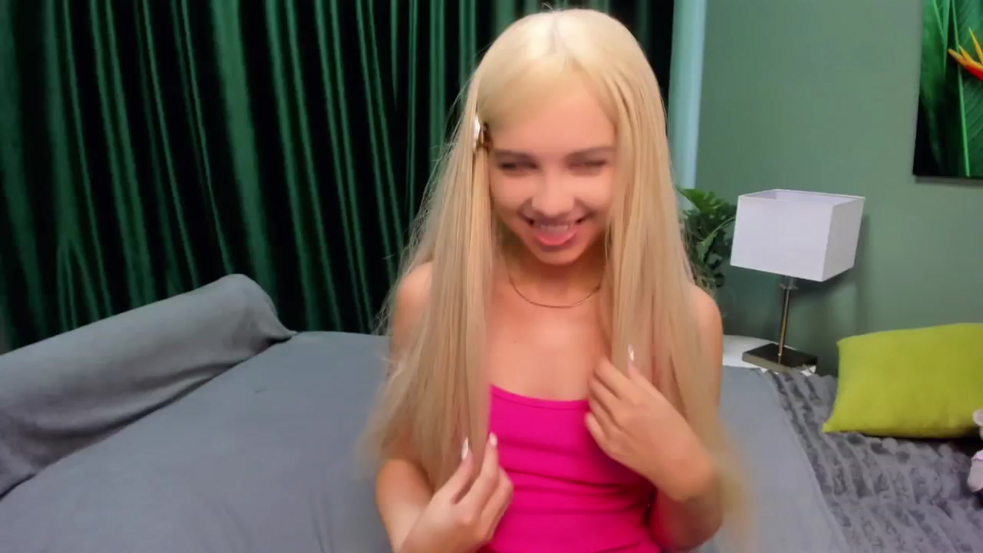 Gallery image thumbnail from EsterCandy's myfreecams stream on, 08/18/2025, 12:54 image 4 of 20