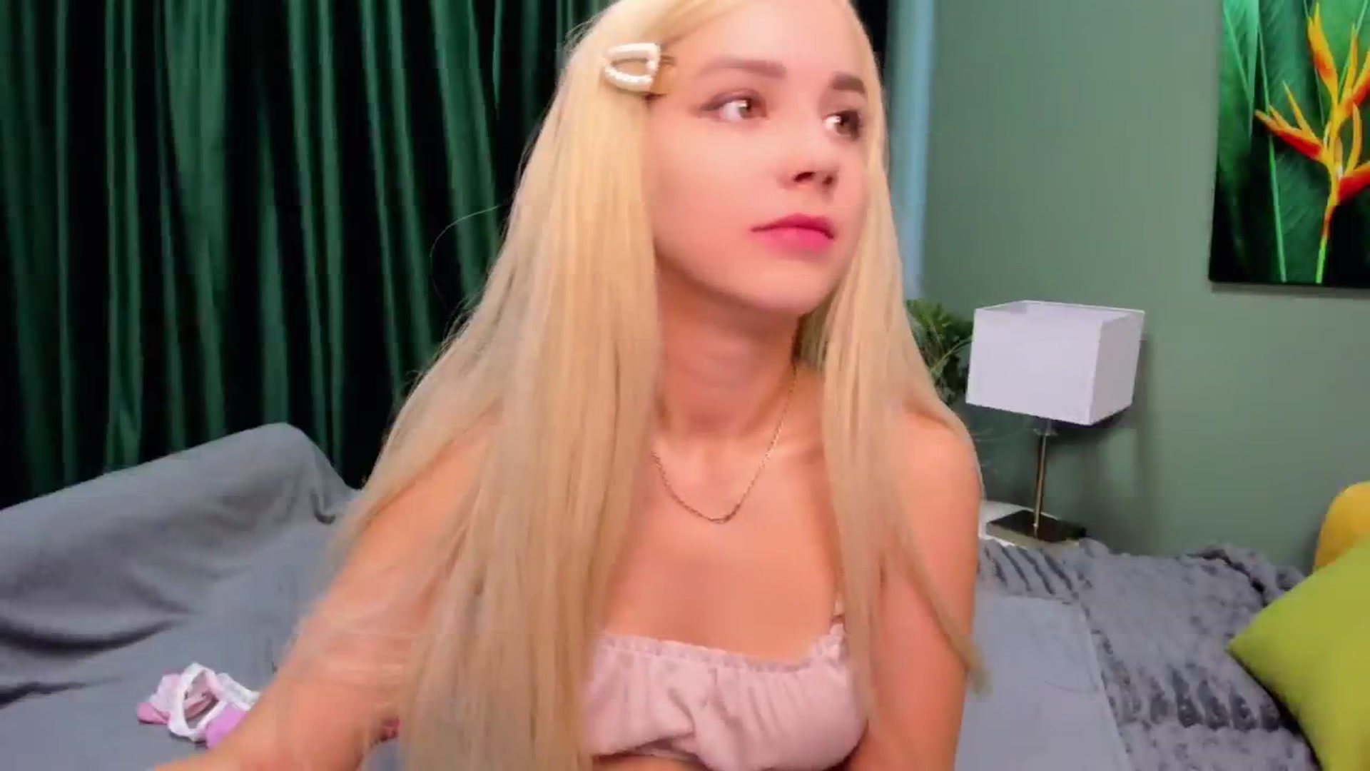 Gallery image thumbnail from EsterCandy's myfreecams stream on, 08/20/2025, 09:56 image 2 of 20