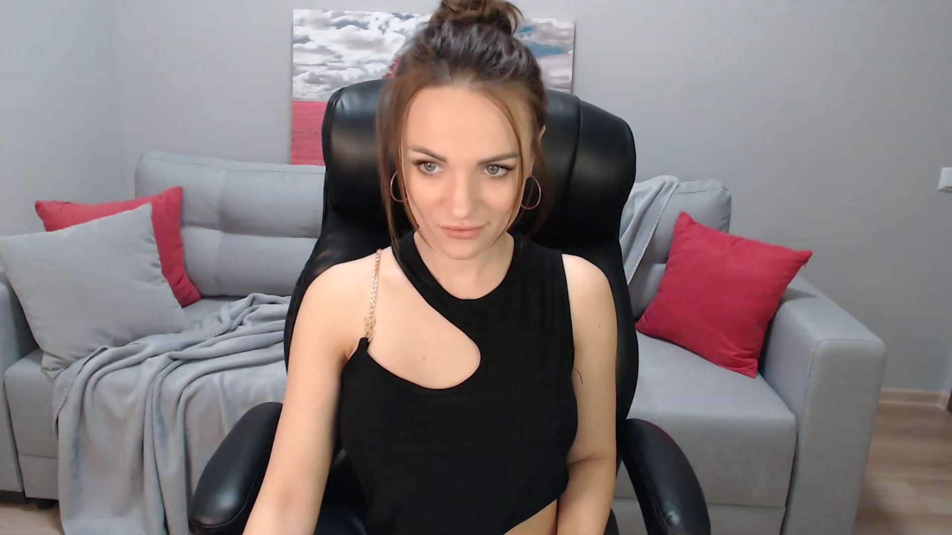 Gallery image thumbnail from Estie_Kay's myfreecams stream on, 12/04/2022, 09:20 image 4 of 20
