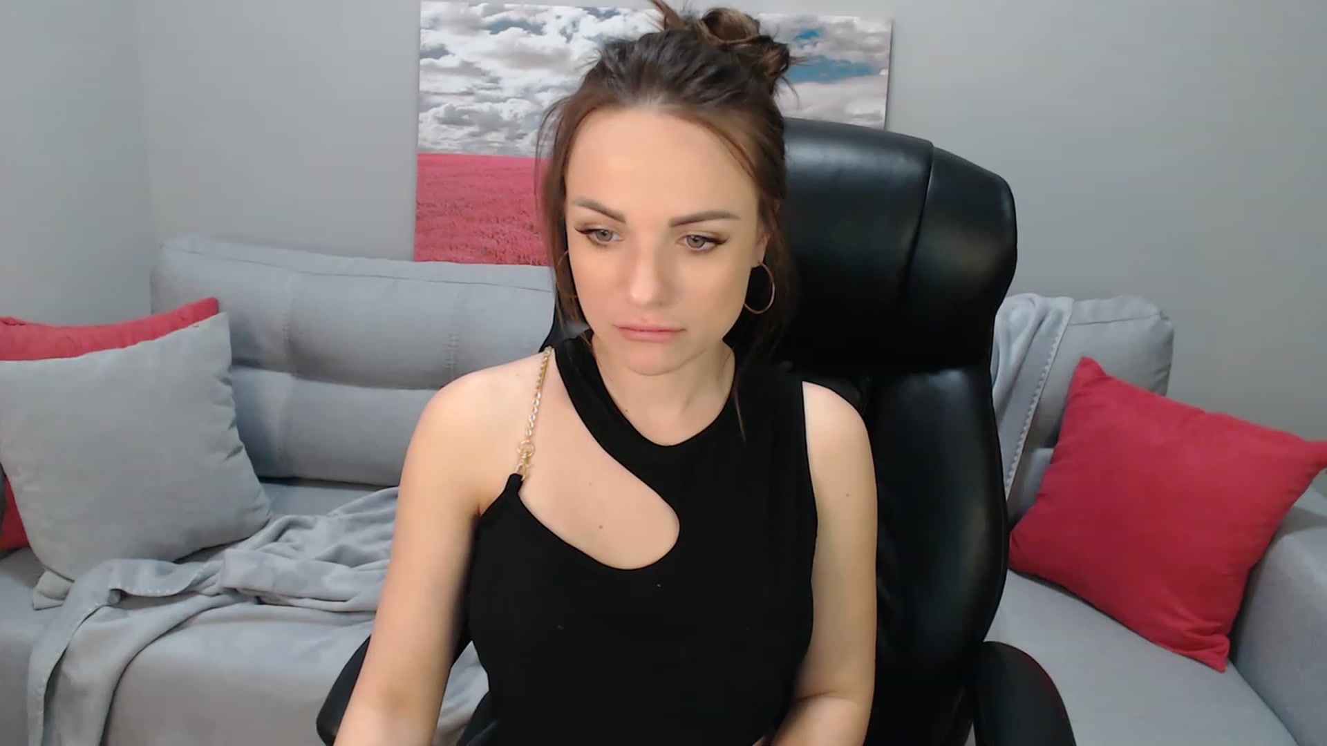 Gallery image thumbnail from Estie_Kay's myfreecams stream on, 12/04/2022, 10:09 image 2 of 20
