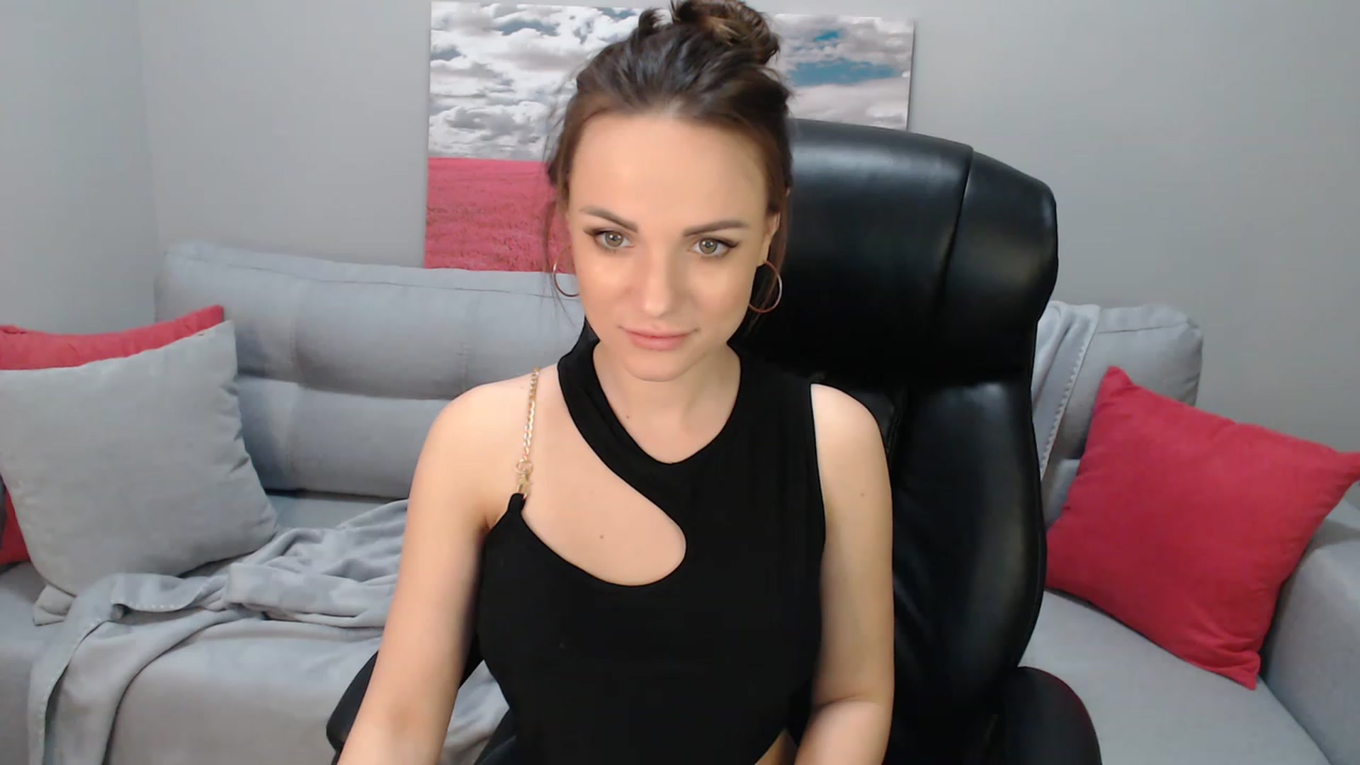 Gallery image thumbnail from Estie_Kay's myfreecams stream on, 12/04/2022, 10:09 image 9 of 20