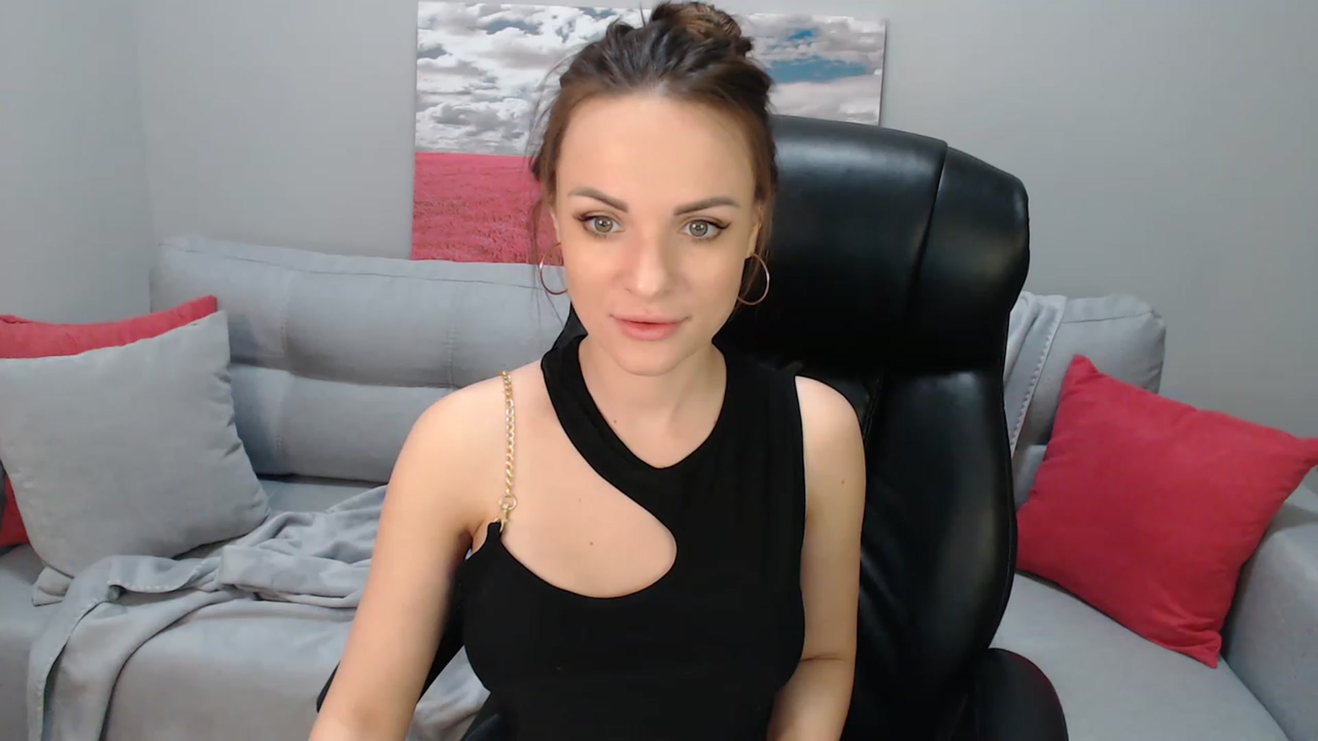 Gallery image thumbnail from Estie_Kay's myfreecams stream on, 12/04/2022, 10:09 image 15 of 20