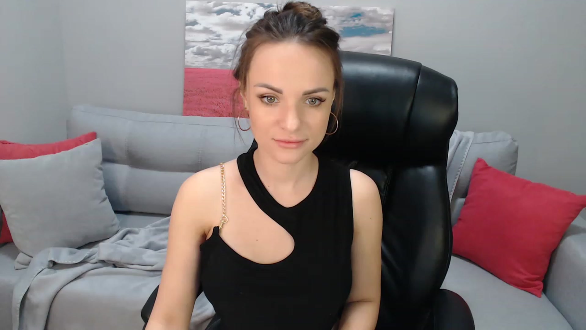 Gallery image thumbnail from Estie_Kay's myfreecams stream on, 12/04/2022, 10:09 image 14 of 20