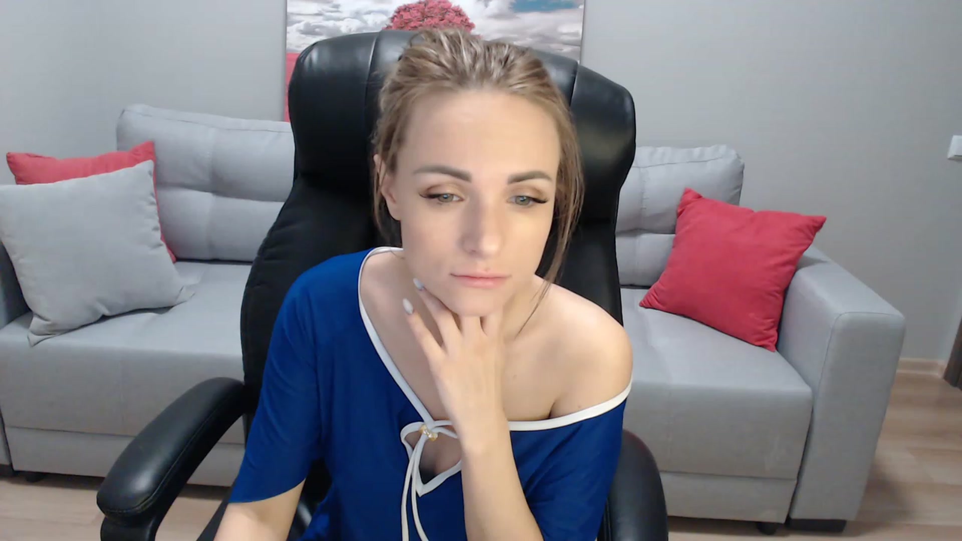 Gallery image thumbnail from Estie_Kay's myfreecams stream on, 12/25/2022, 11:45 image 8 of 20