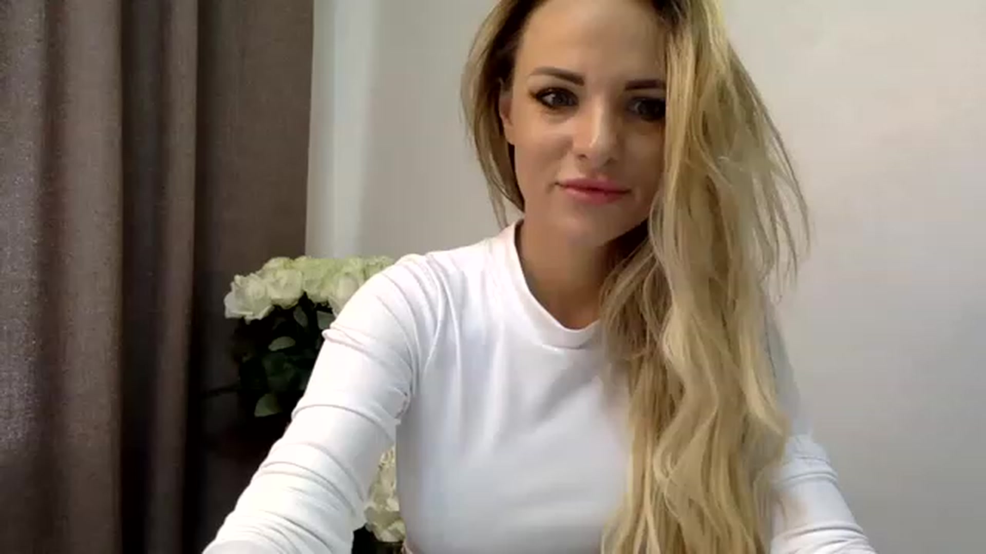 Gallery image thumbnail from Estie_Kay's myfreecams stream on, 06/20/2023, 08:19 image 16 of 20
