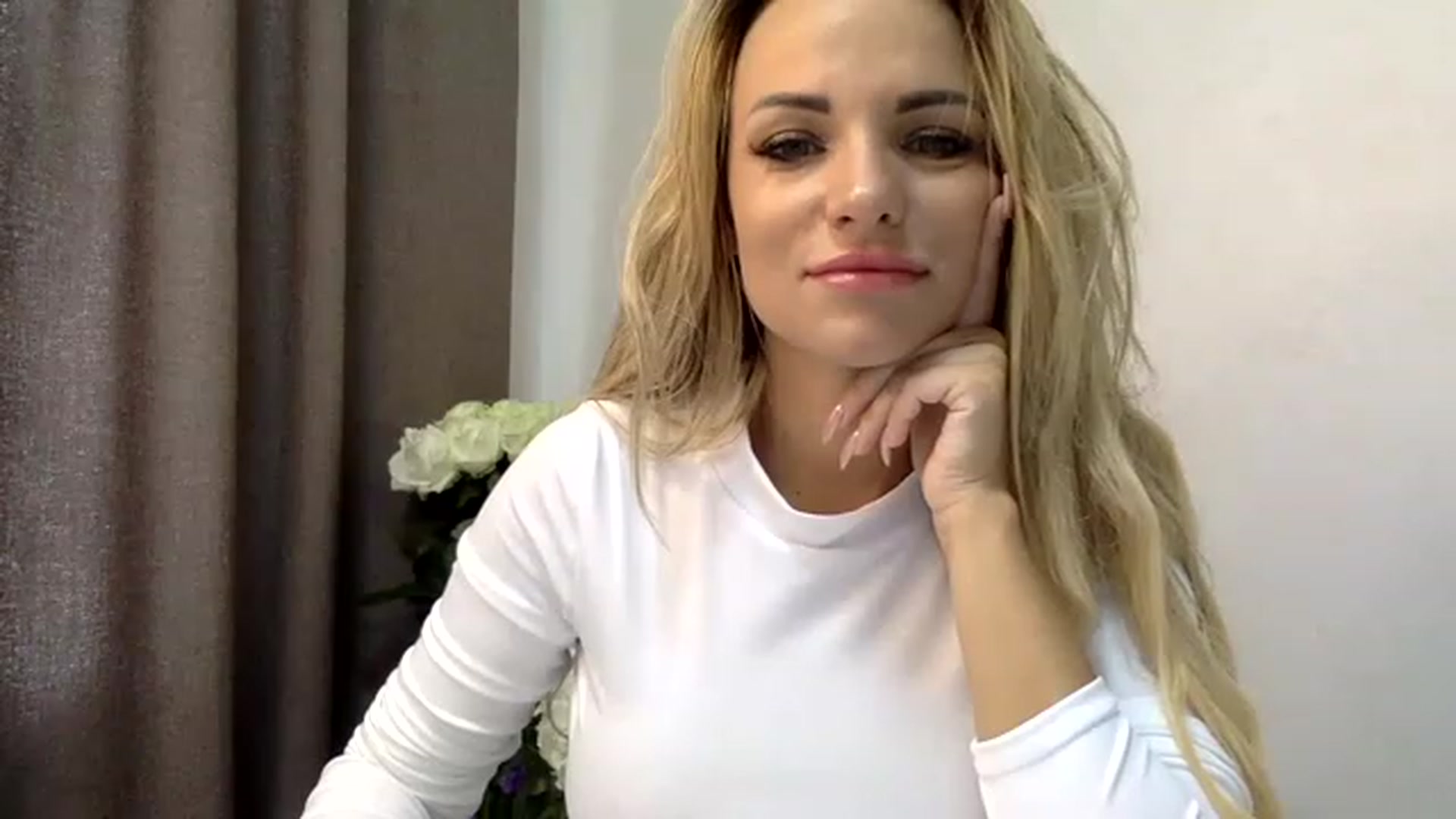 Gallery image thumbnail from Estie_Kay's myfreecams stream on, 06/20/2023, 08:19 image 3 of 20