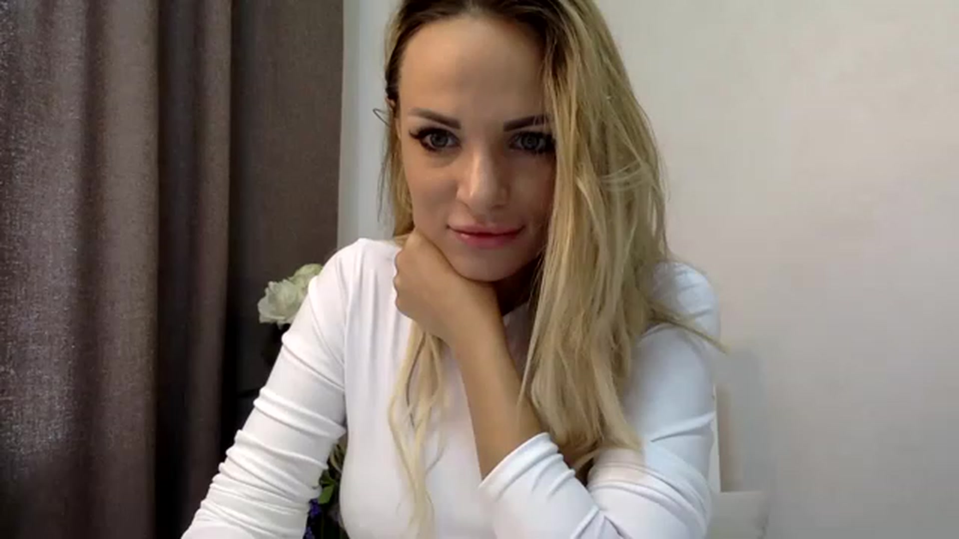 Gallery image thumbnail from Estie_Kay's myfreecams stream on, 06/20/2023, 08:19 image 10 of 20