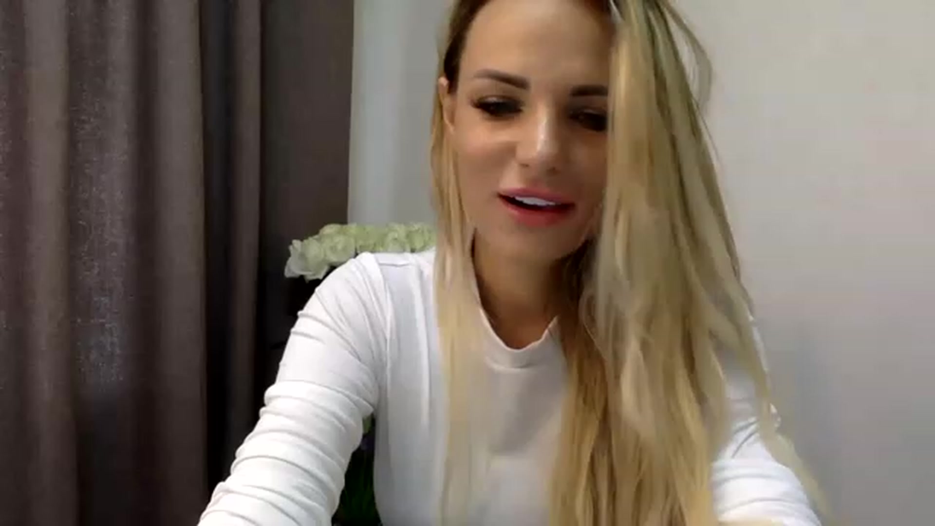 Gallery image thumbnail from Estie_Kay's myfreecams stream on, 06/20/2023, 09:24 image 4 of 20