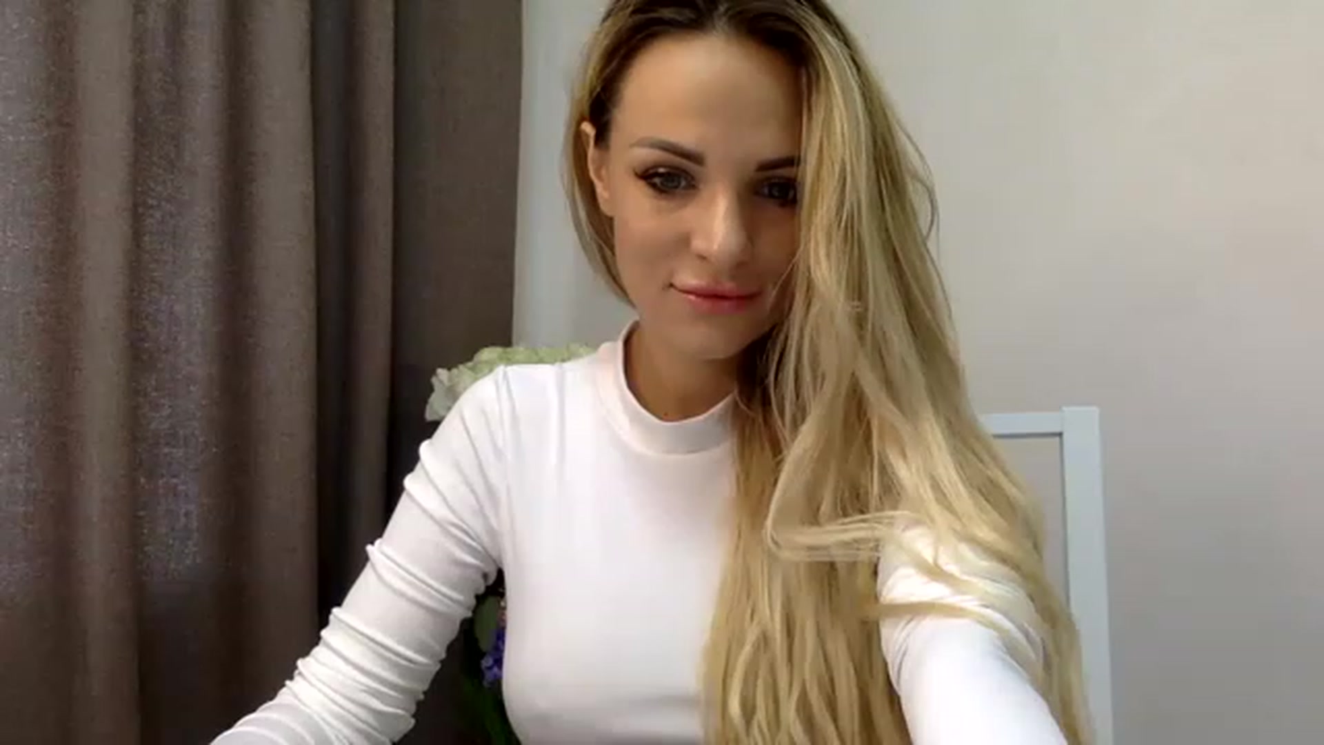 Gallery image thumbnail from Estie_Kay's myfreecams stream on, 06/20/2023, 09:24 image 10 of 20