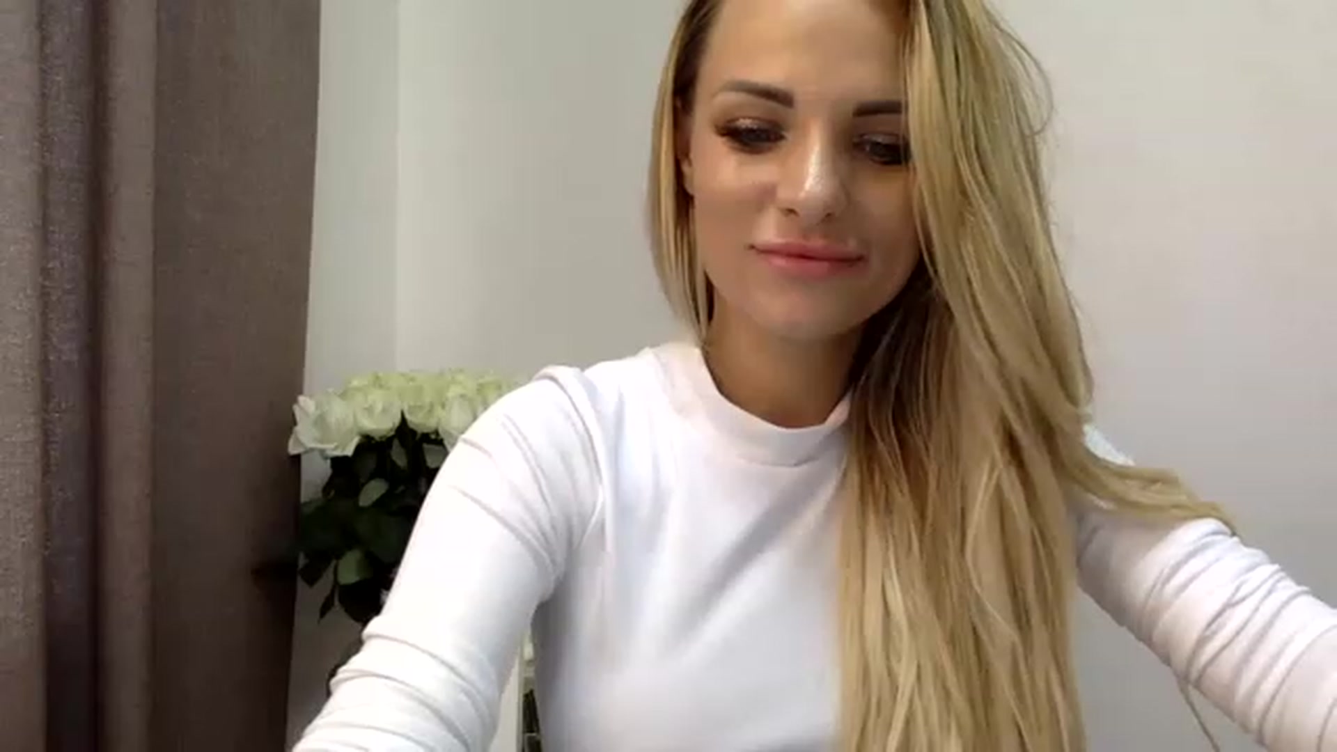 Gallery image thumbnail from Estie_Kay's myfreecams stream on, 06/20/2023, 12:28 image 3 of 20
