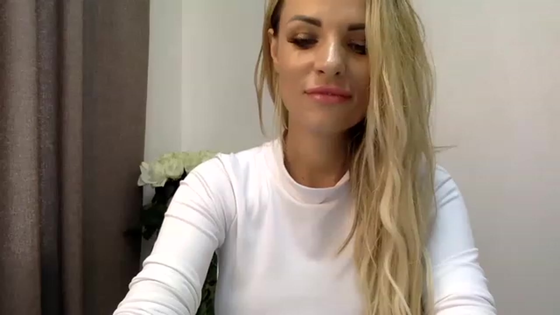 Gallery image thumbnail from Estie_Kay's myfreecams stream on, 06/20/2023, 12:28 image 6 of 20