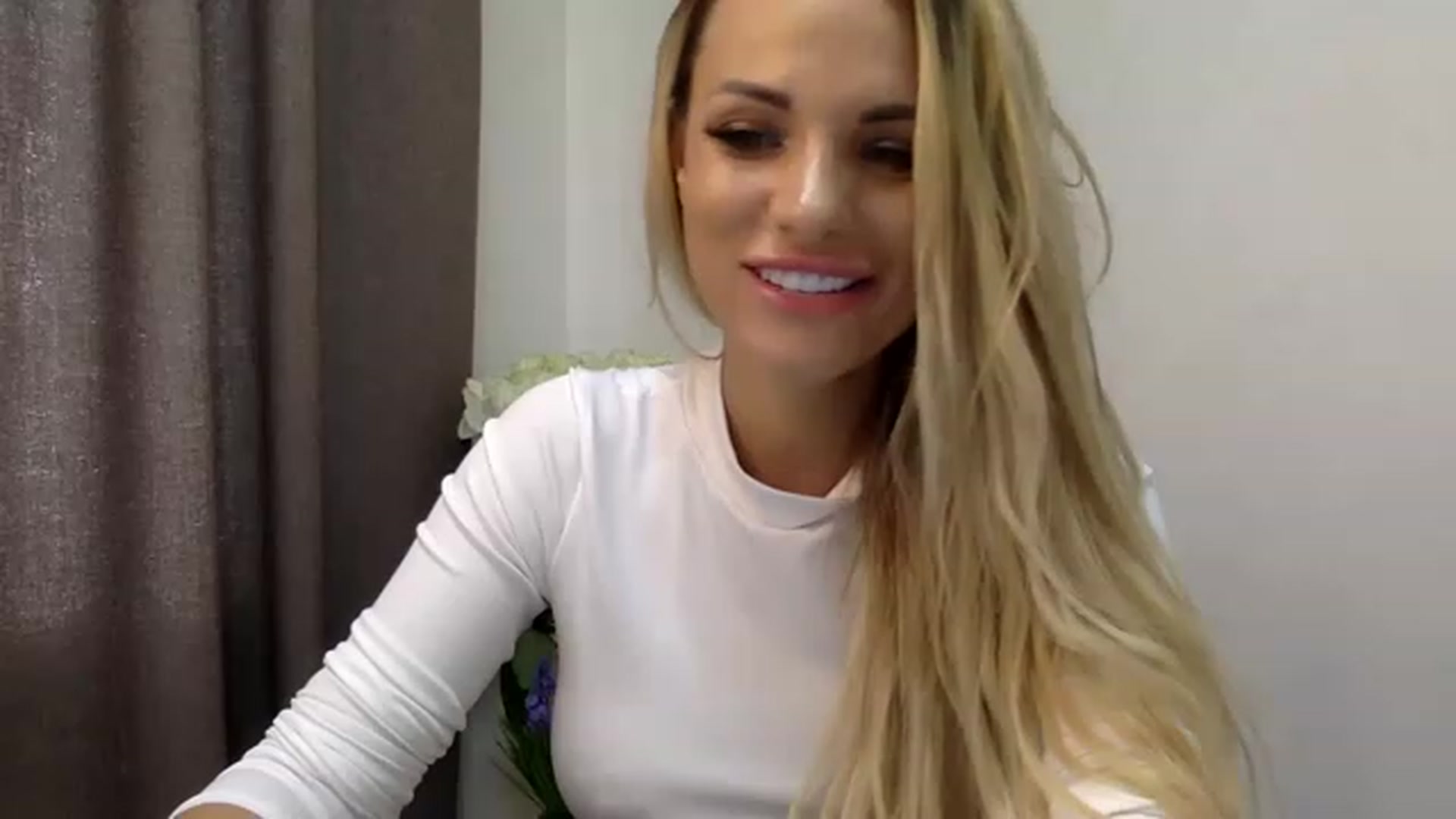 Gallery image thumbnail from Estie_Kay's myfreecams stream on, 06/20/2023, 12:28 image 10 of 20