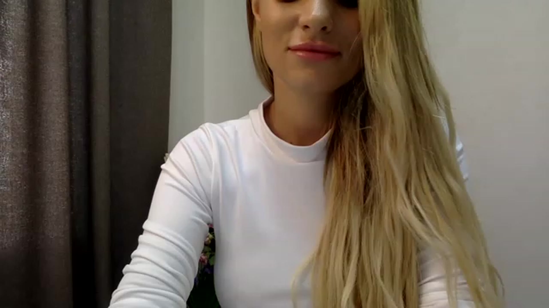 Gallery image thumbnail from Estie_Kay's myfreecams stream on, 06/20/2023, 13:32 image 10 of 20