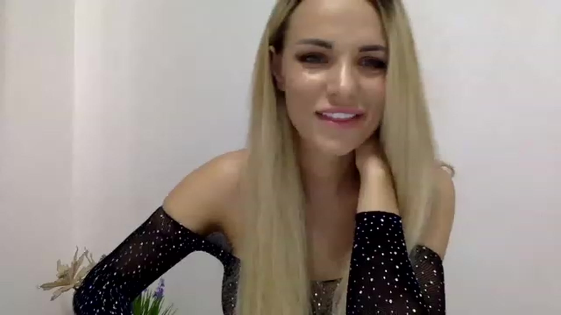 Gallery image thumbnail from Estie_Kay's myfreecams stream on, 06/24/2023, 09:15 image 17 of 20
