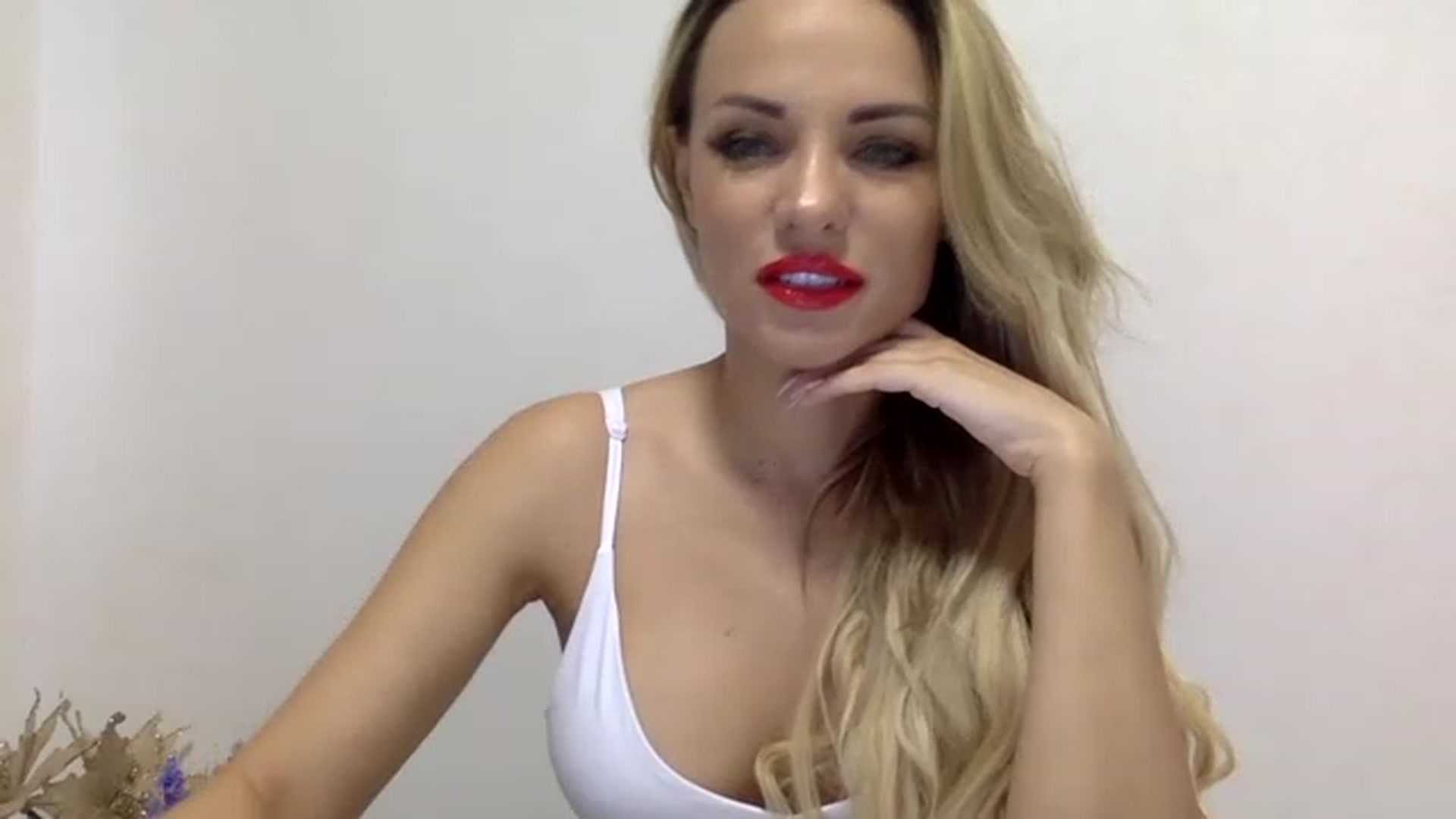 Gallery image thumbnail from Estie_Kay's myfreecams stream on, 06/26/2023, 08:18 image 12 of 20