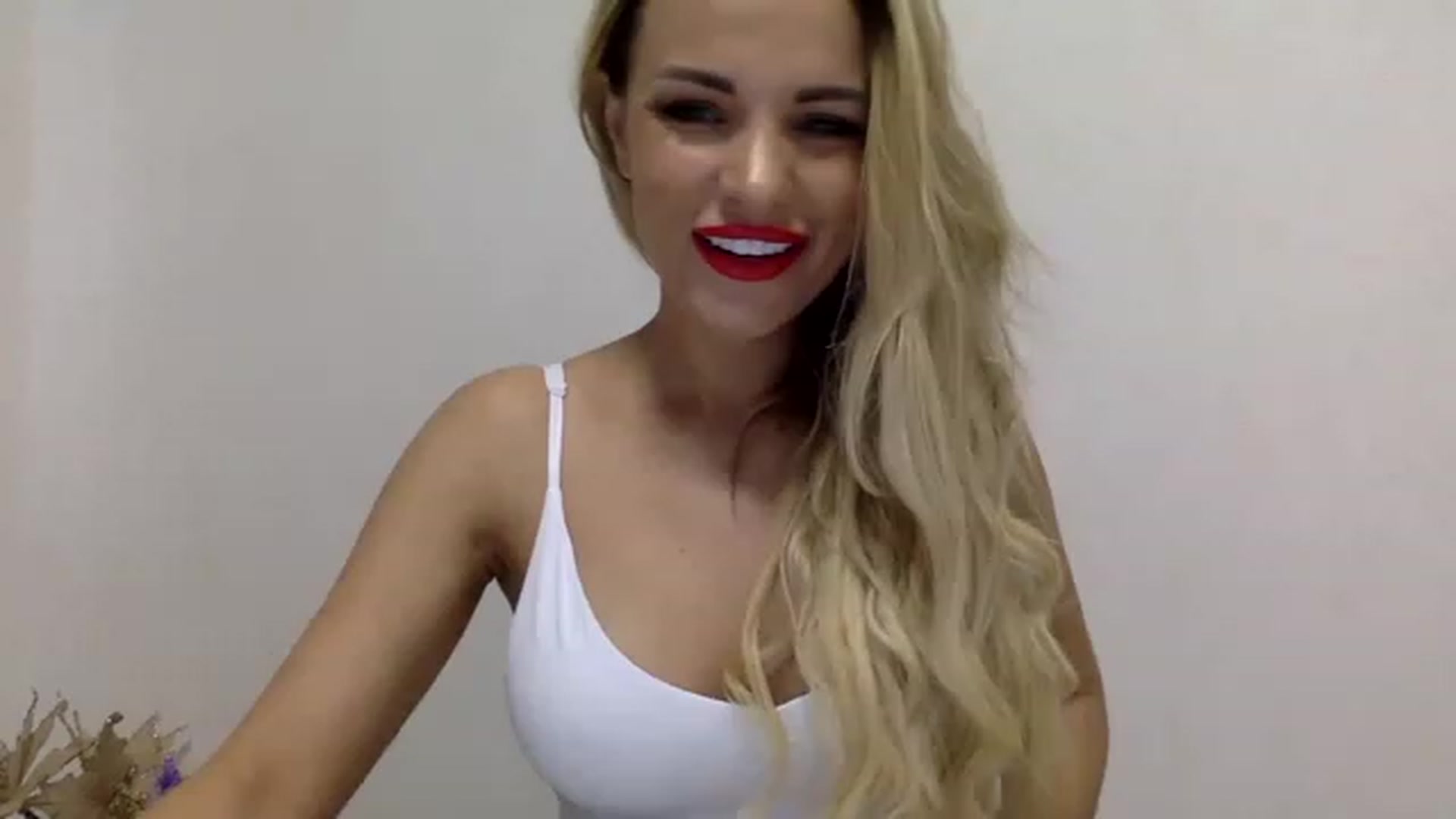 Gallery image thumbnail from Estie_Kay's myfreecams stream on, 06/26/2023, 08:18 image 20 of 20