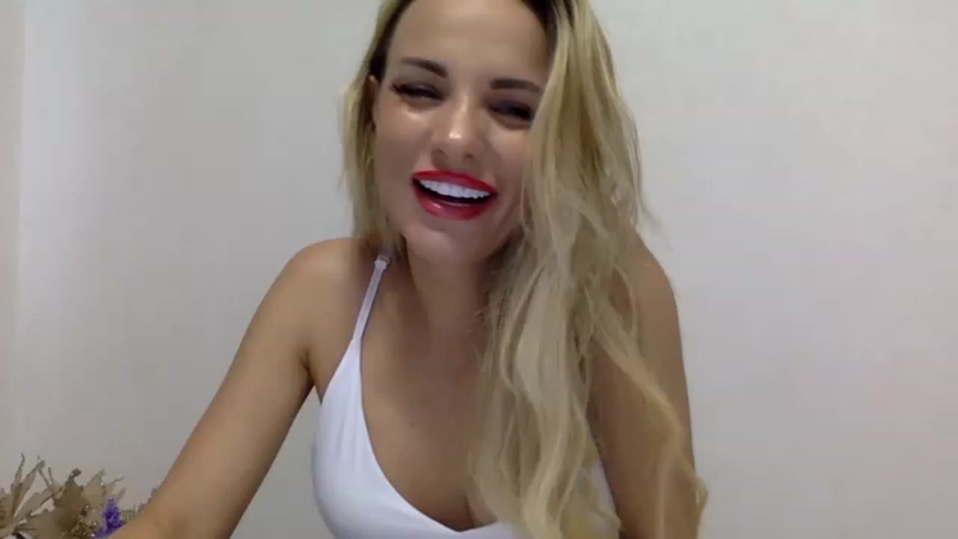 Gallery image thumbnail from Estie_Kay's myfreecams stream on, 06/26/2023, 09:01 image 2 of 20