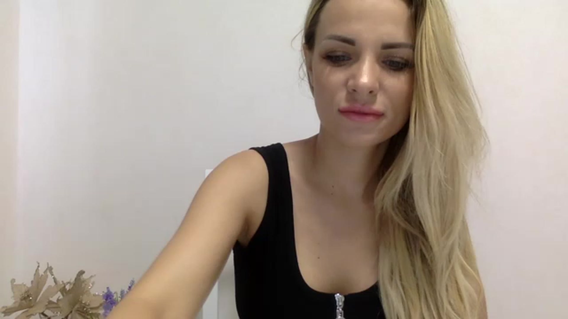 Gallery image thumbnail from Estie_Kay's myfreecams stream on, 06/27/2023, 09:19 image 4 of 20