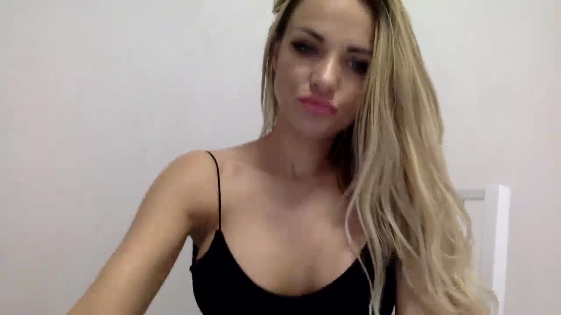 Gallery image thumbnail from Estie_Kay's myfreecams stream on, 07/01/2023, 12:52 image 10 of 20