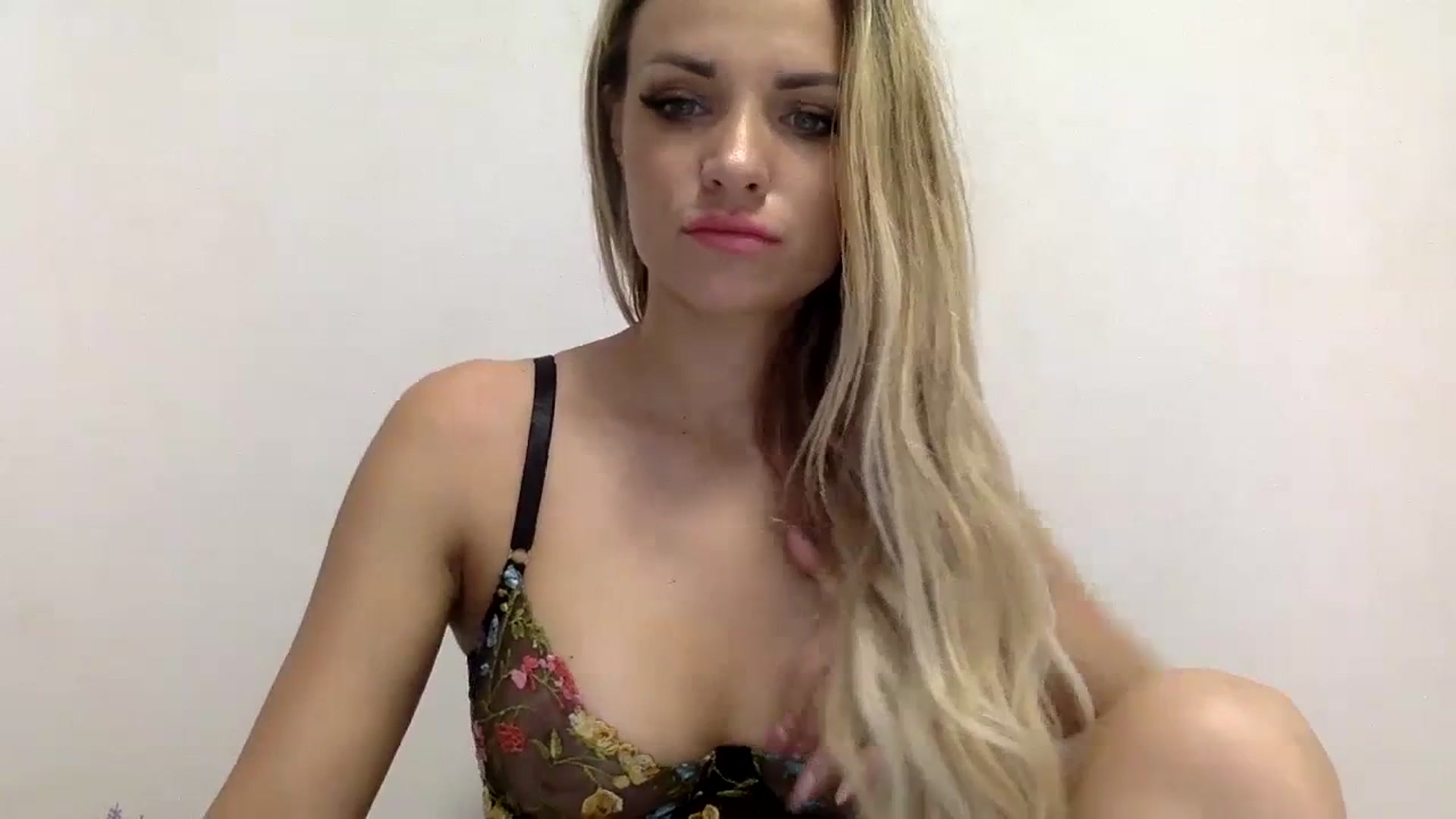 Gallery image thumbnail from Estie_Kay's myfreecams stream on, 07/03/2023, 10:43 image 12 of 20