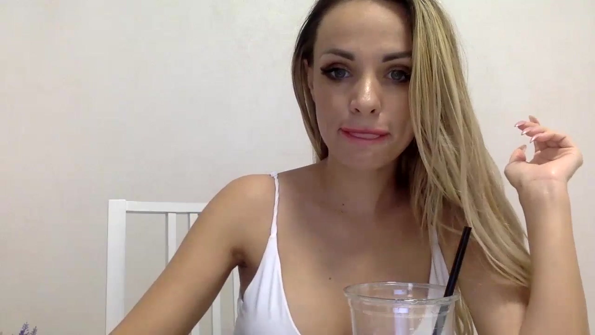 Gallery image thumbnail from Estie_Kay's myfreecams stream on, 07/04/2023, 13:38 image 15 of 20