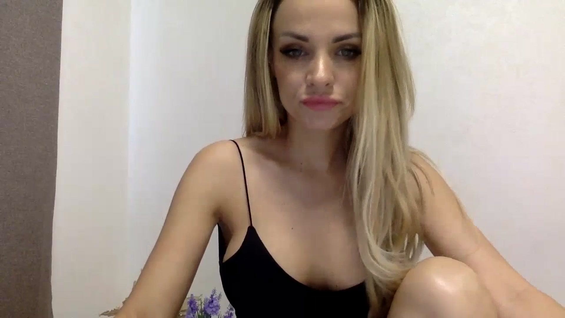 Gallery image thumbnail from Estie_Kay's myfreecams stream on, 07/05/2023, 08:57 image 15 of 20